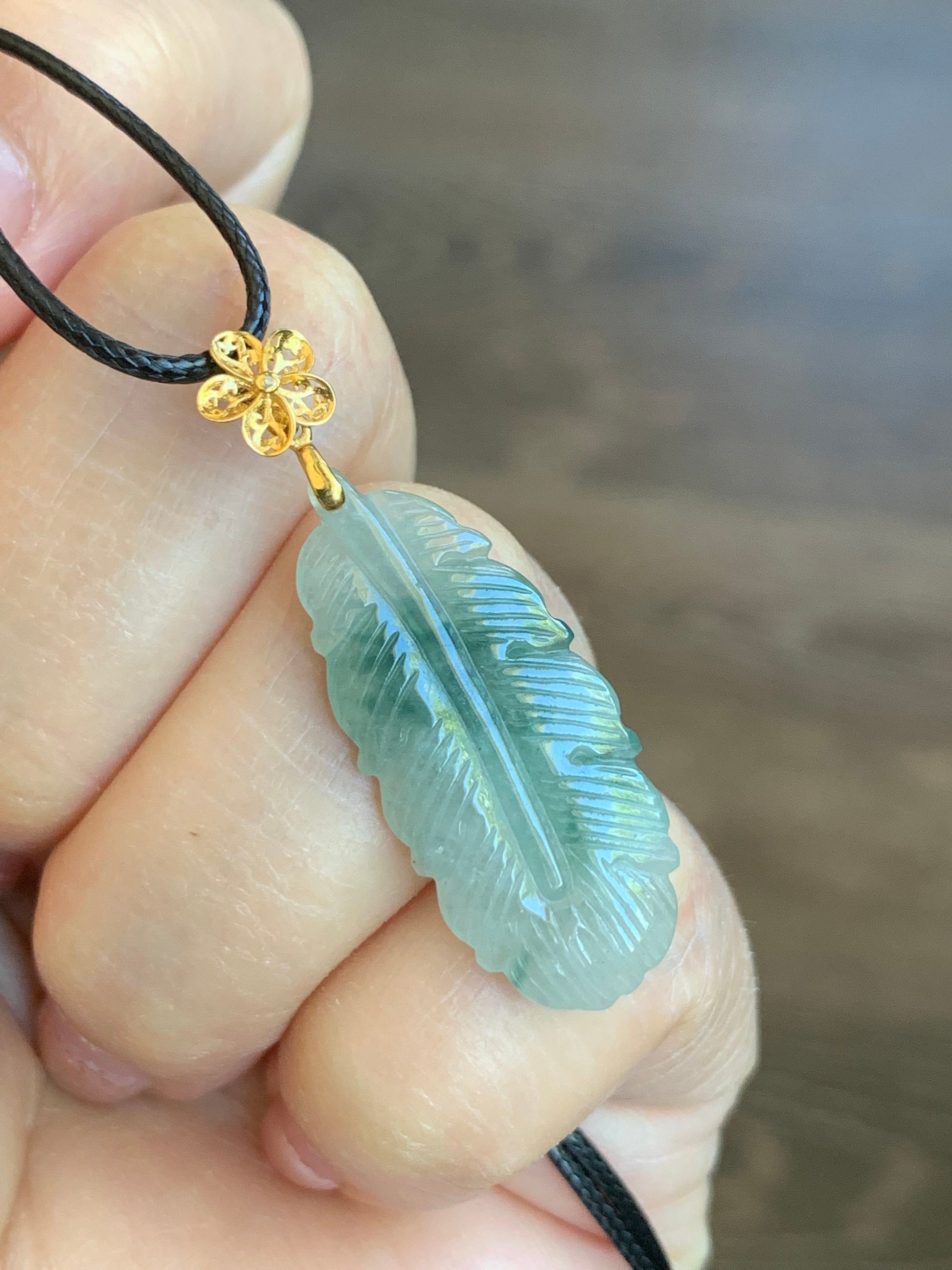 Natural Burmese Icy Translucent Gelatinous Green Marbled Jadeite Carved Feather Pendant 18K Yellow Gold Bail 天然缅甸冰飘花翡翠羽毛镶嵌吊坠