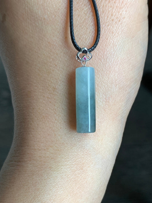Natural Burmese Icy Translucent Wuji Jadeite Cylinder Bar Design Pendant 18K White Gold w/ Ruby 天然缅甸冰乌鸡翡翠冰柱镶嵌吊坠 C