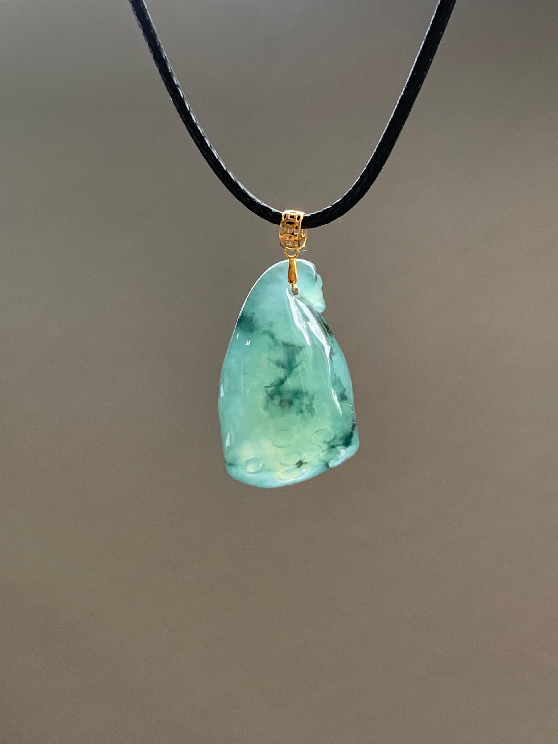 Natural Burmese Icy Translucent Gelatinous Green Jadeite w/ Dark Green Marbling Carved Lotus Pod Pendant 18K Yellow Gold 天然缅甸冰胶绿飘花翡翠莲蓬镶嵌吊坠