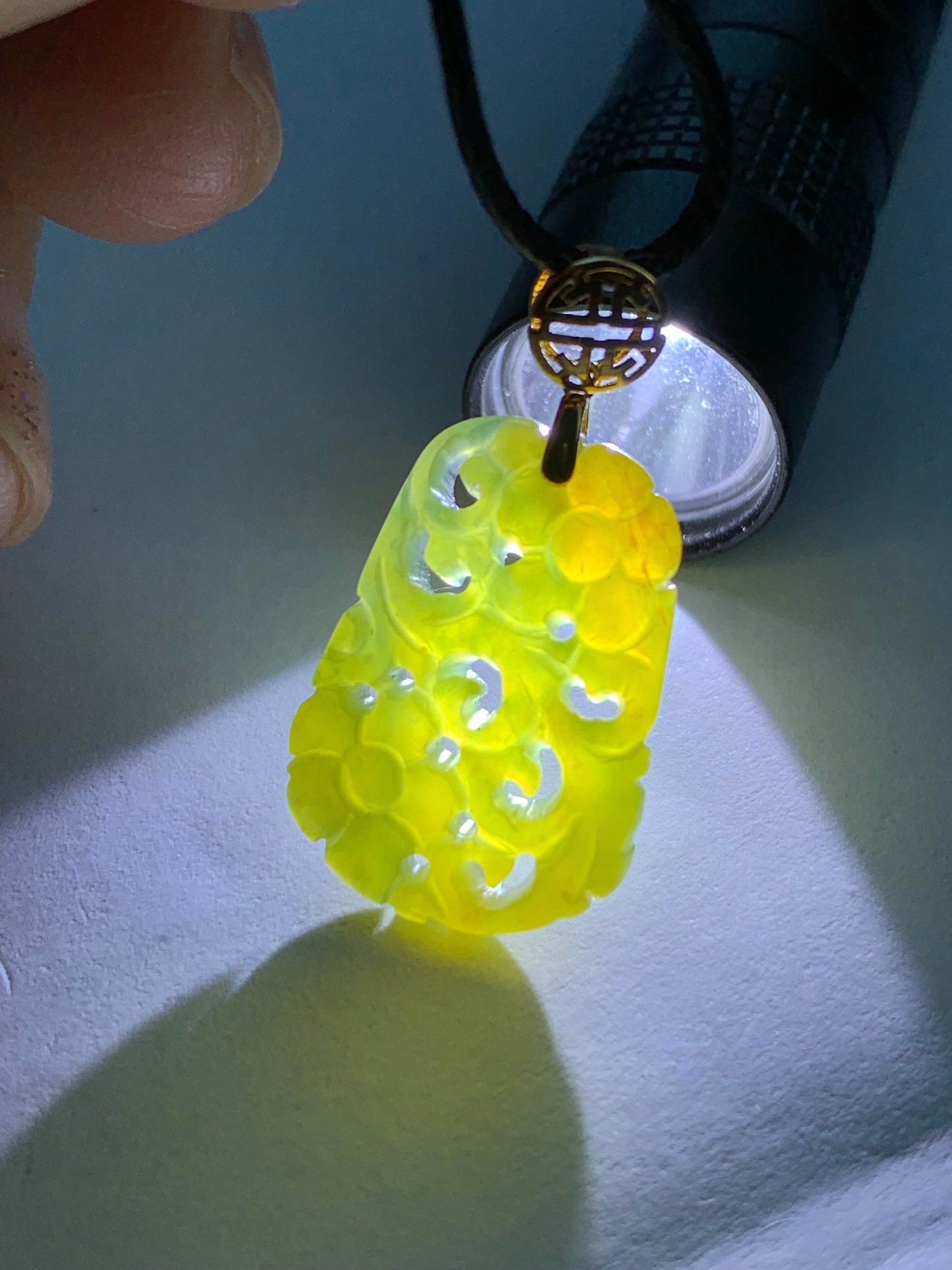 Natural Guatemalan Icy Translucent Bi-Colored Green & Yellow Jadeite Openwork Engraved Retro Design Pendant 18K Yellow Gold 天然冰危黄加绿翡翠仿古镂空雕吊