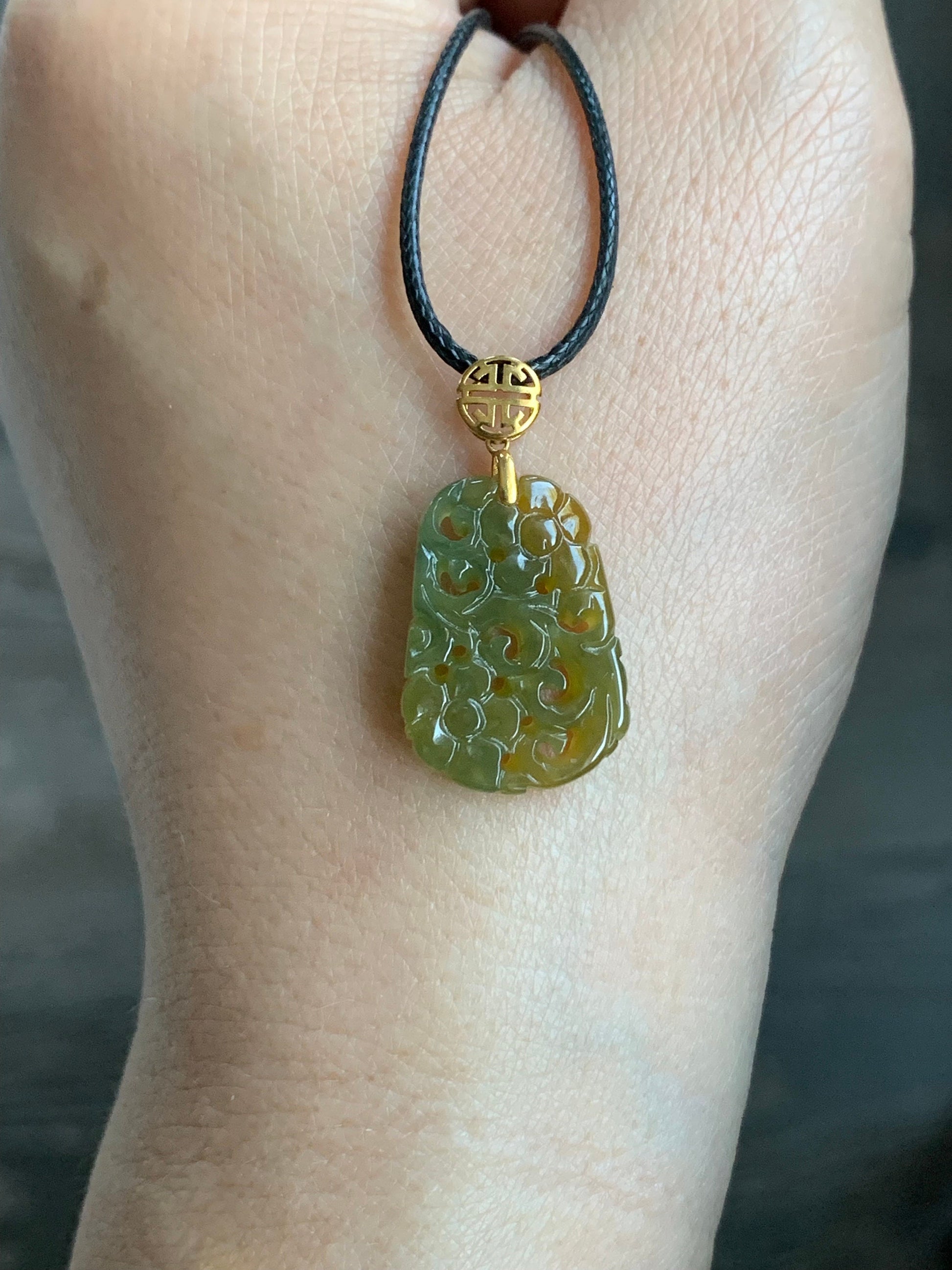 Natural Guatemalan Icy Translucent Bi-Colored Green & Yellow Jadeite Openwork Engraved Retro Design Pendant 18K Yellow Gold 天然冰危黄加绿翡翠仿古镂空雕吊