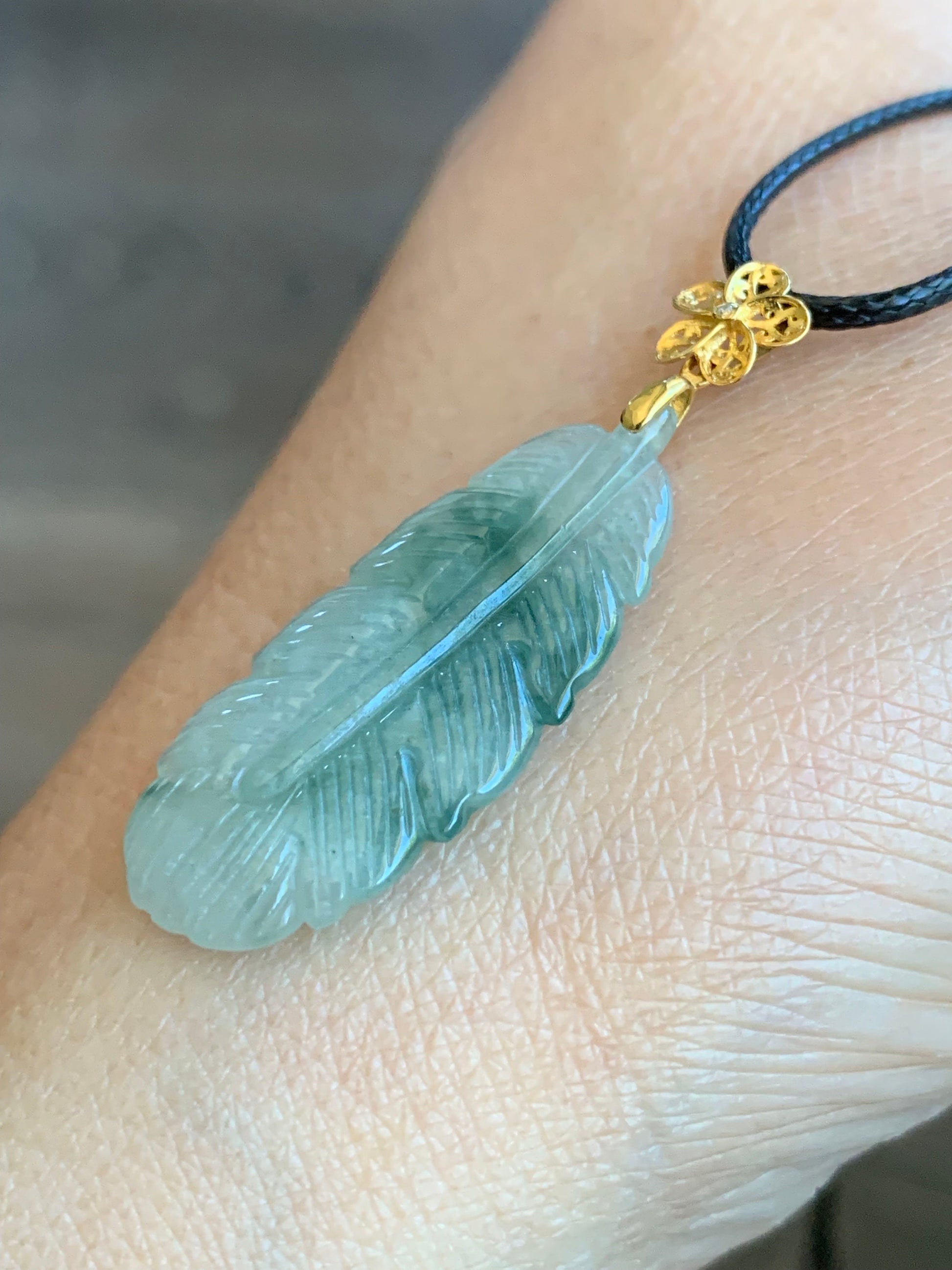 Natural Burmese Icy Translucent Gelatinous Green Marbled Jadeite Carved Feather Pendant 18K Yellow Gold Bail 天然缅甸冰飘花翡翠羽毛镶嵌吊坠