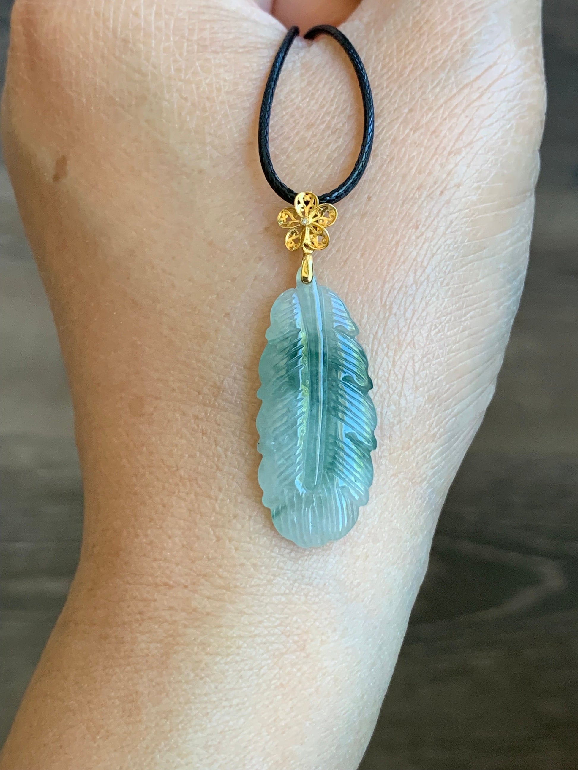 Natural Burmese Icy Translucent Gelatinous Green Marbled Jadeite Carved Feather Pendant 18K Yellow Gold Bail 天然缅甸冰飘花翡翠羽毛镶嵌吊坠