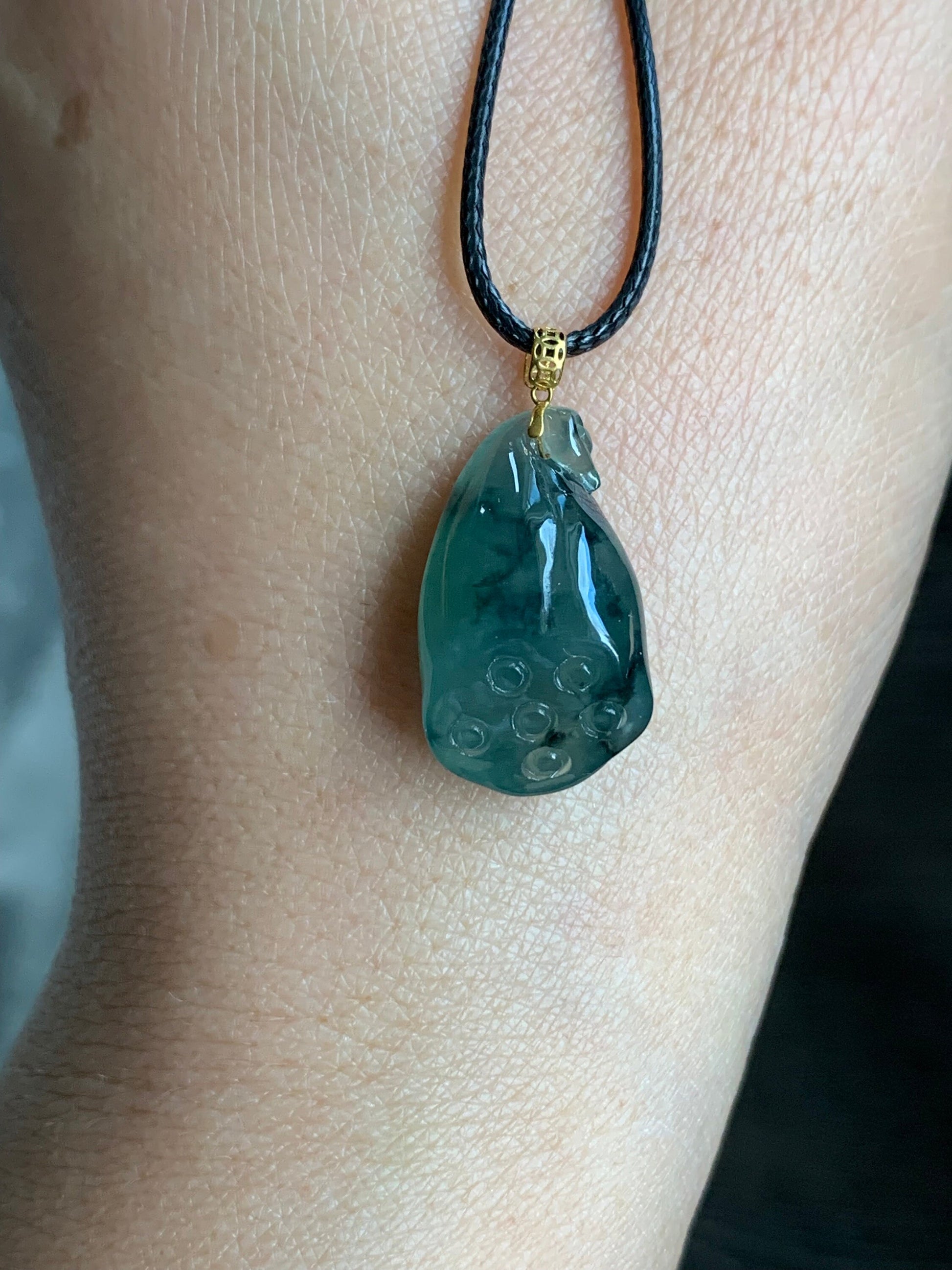 Natural Burmese Icy Translucent Gelatinous Green Jadeite w/ Dark Green Marbling Carved Lotus Pod Pendant 18K Yellow Gold 天然缅甸冰胶绿飘花翡翠莲蓬镶嵌吊坠