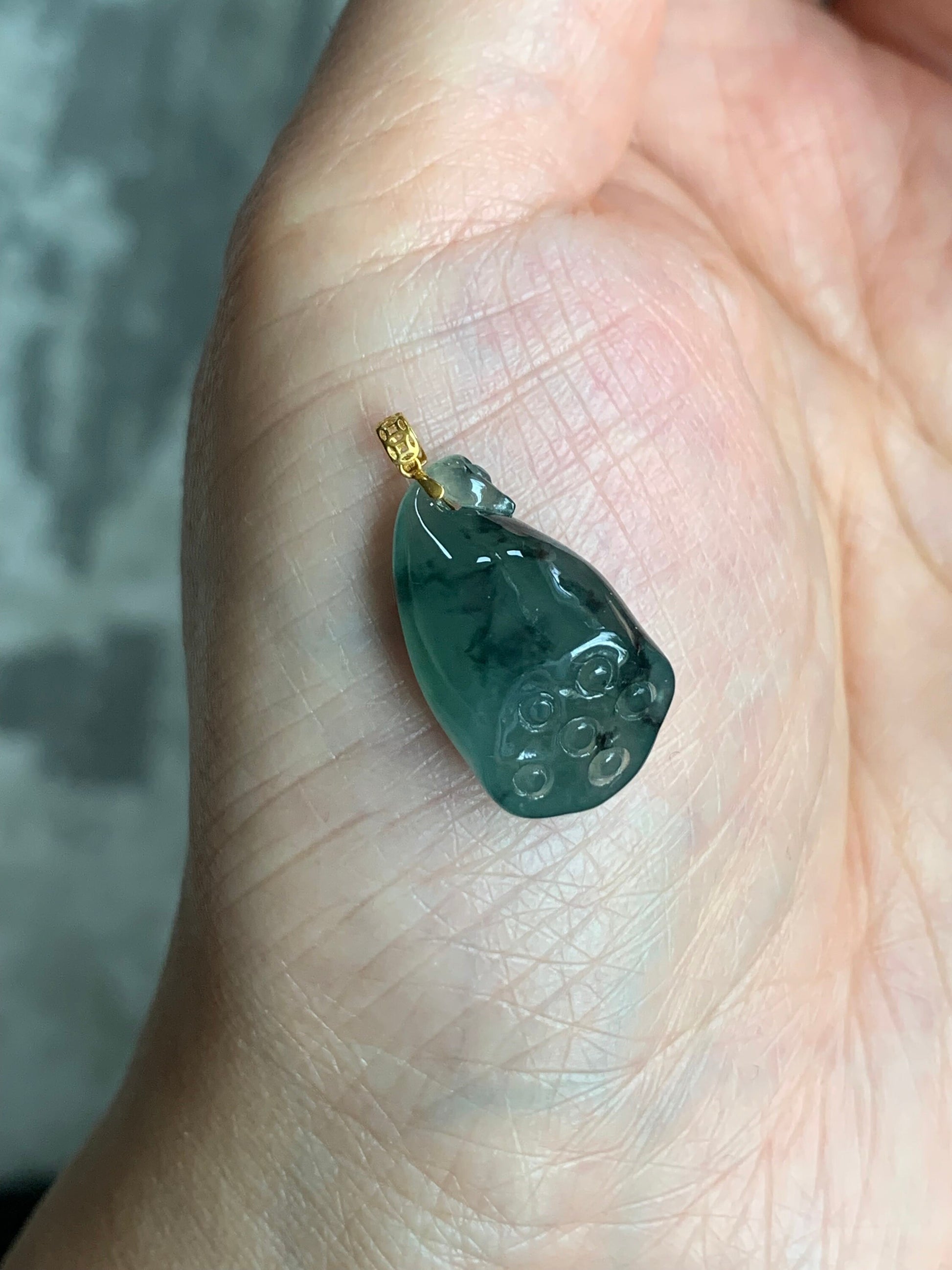 Natural Burmese Icy Translucent Gelatinous Green Jadeite w/ Dark Green Marbling Carved Lotus Pod Pendant 18K Yellow Gold 天然缅甸冰胶绿飘花翡翠莲蓬镶嵌吊坠