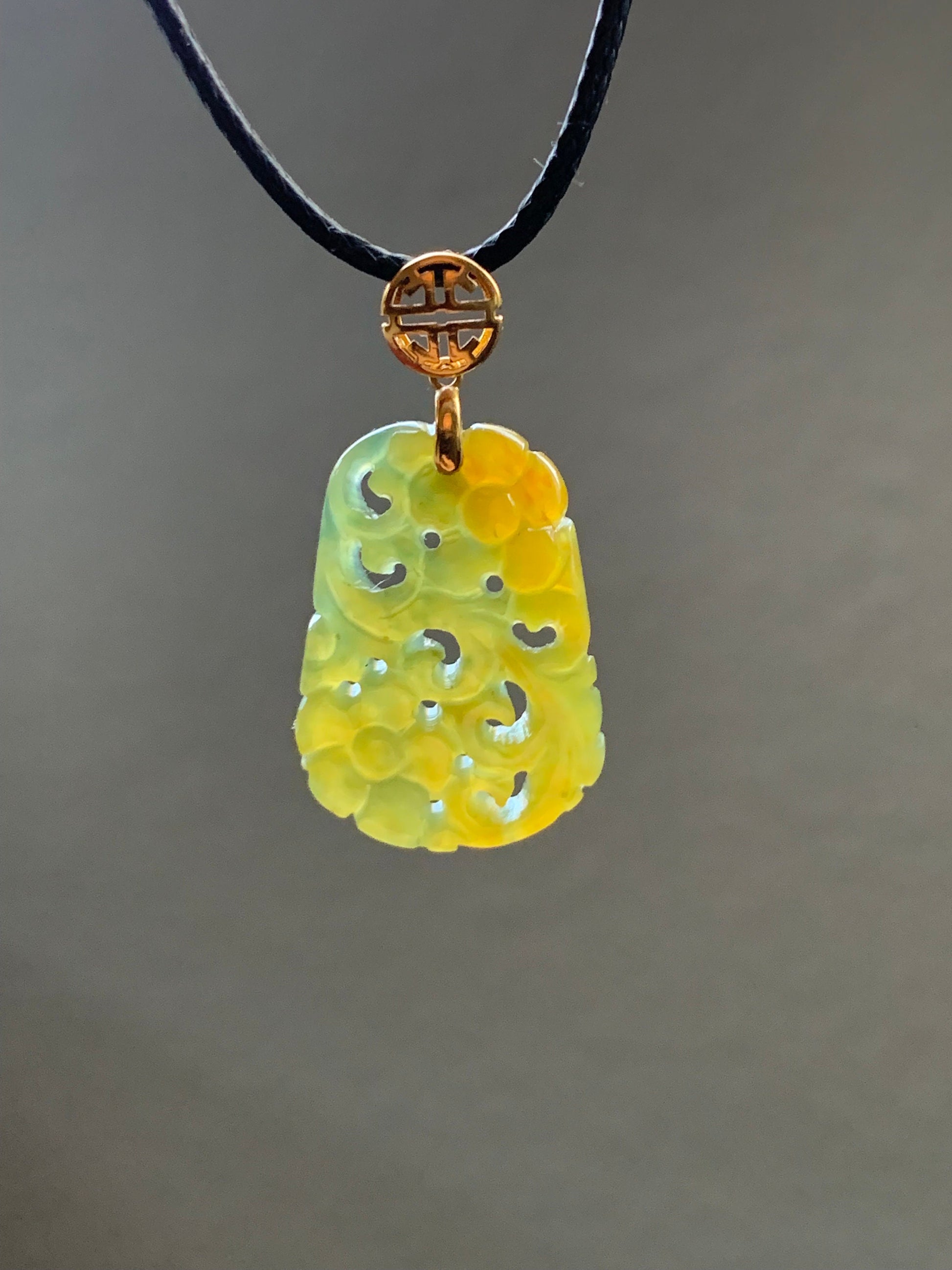 Natural Guatemalan Icy Translucent Bi-Colored Green & Yellow Jadeite Openwork Engraved Retro Design Pendant 18K Yellow Gold 天然冰危黄加绿翡翠仿古镂空雕吊