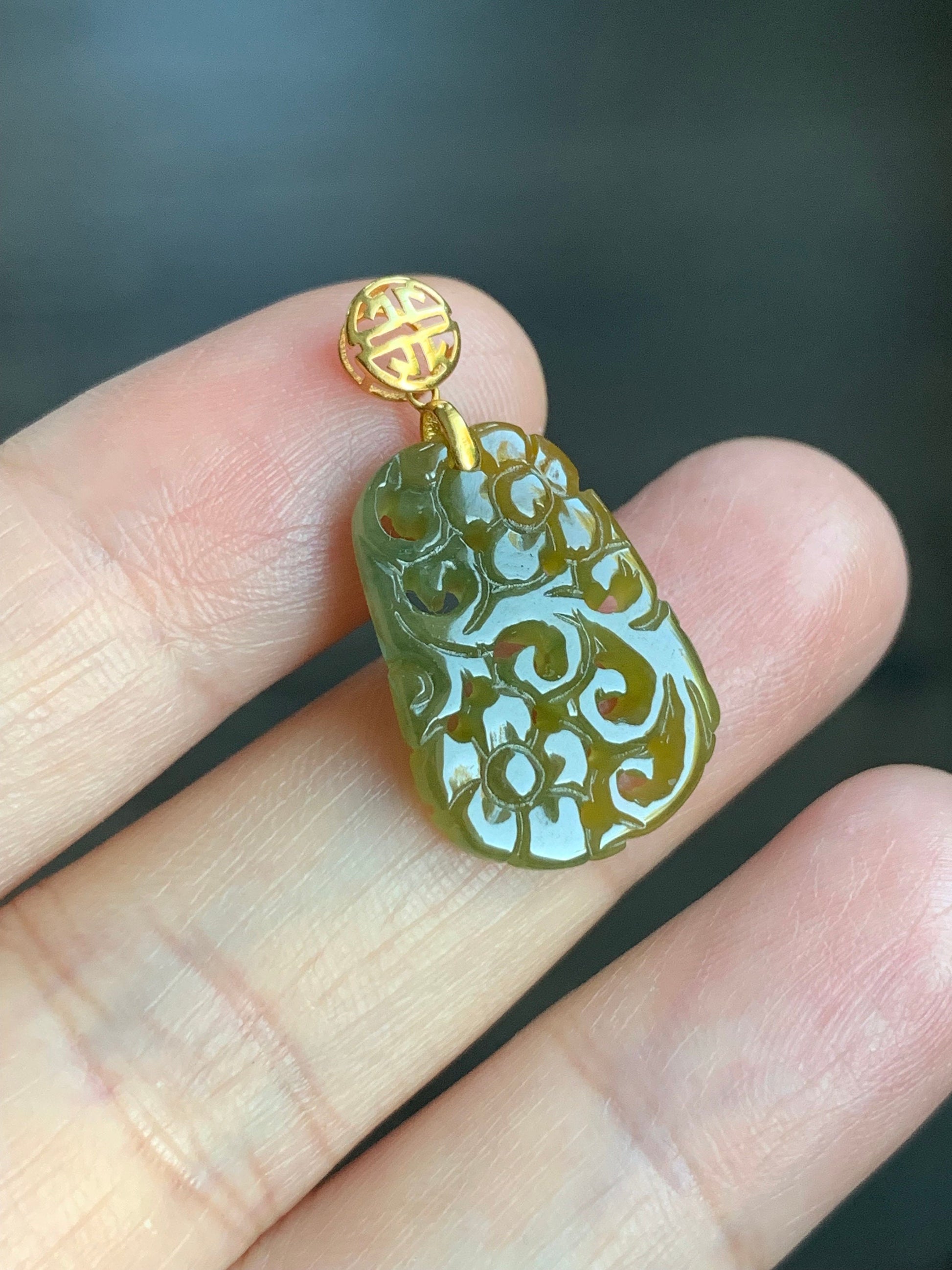 Natural Guatemalan Icy Translucent Bi-Colored Green & Yellow Jadeite Openwork Engraved Retro Design Pendant 18K Yellow Gold 天然冰危黄加绿翡翠仿古镂空雕吊