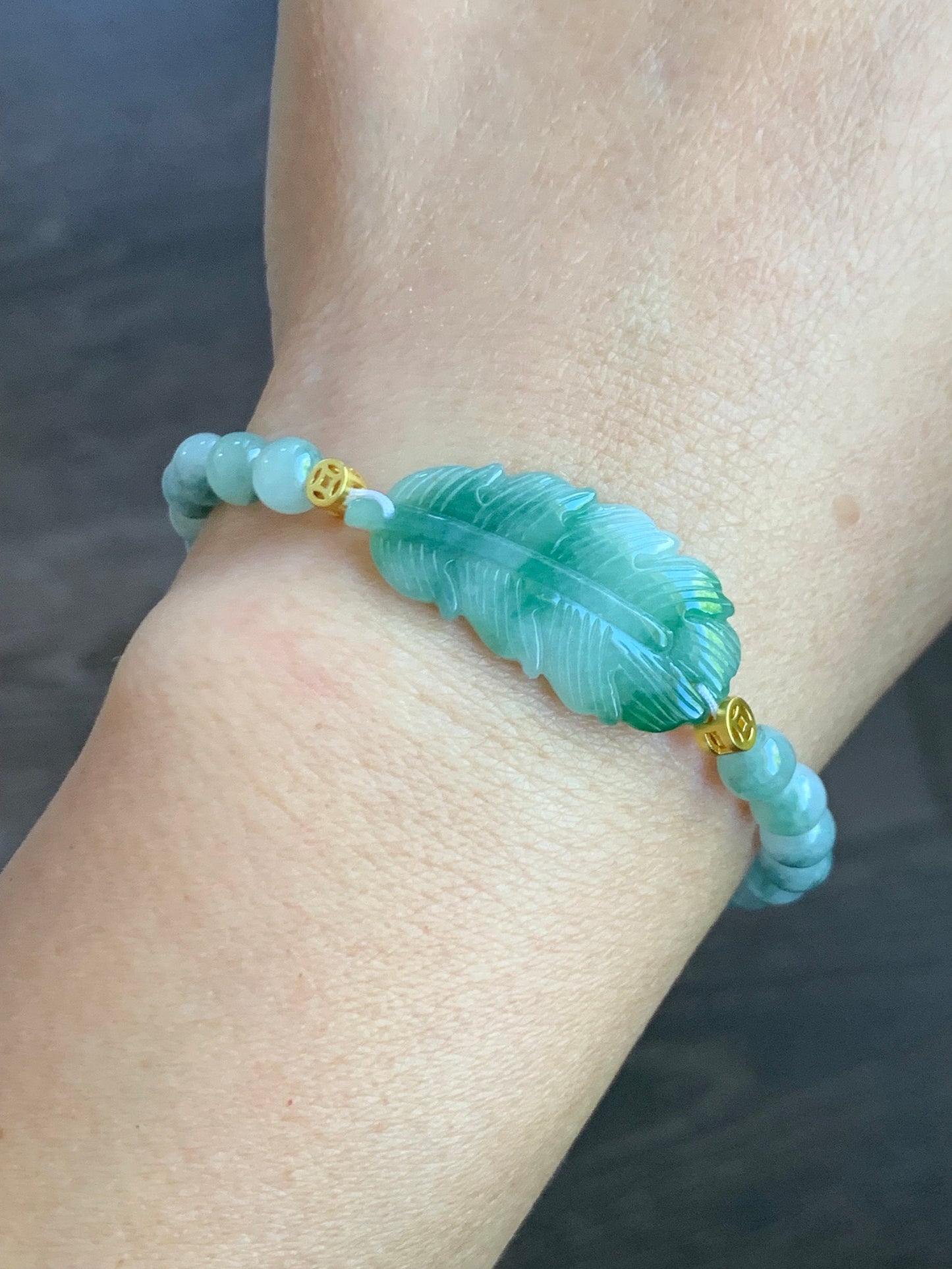 Natural Burmese Icy Translucent Light Green Jadeite w/ Vibrant Green Marbling Feather Beaded Bracelet 6.75” Adjustable 天然缅甸糯冰晴底飘花翡翠羽毛飘花圆珠手串