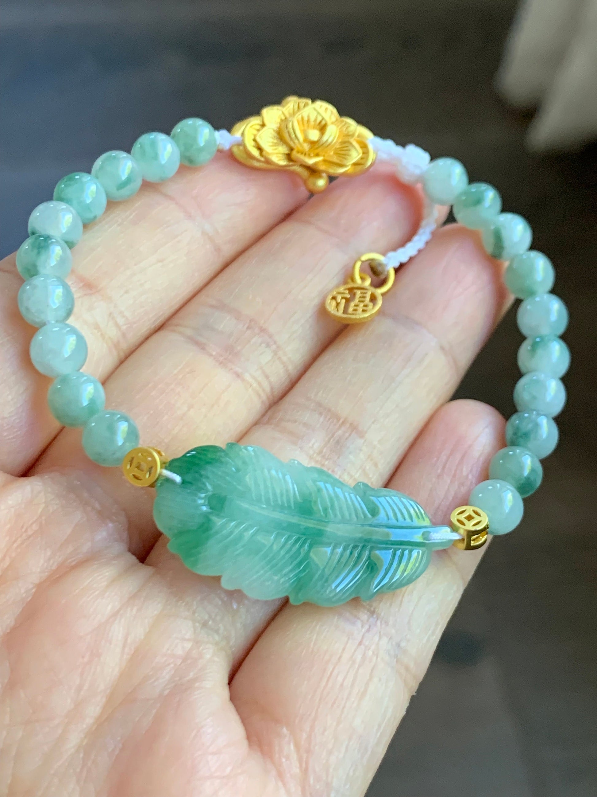 Natural Burmese Icy Translucent Light Green Jadeite w/ Vibrant Green Marbling Feather Beaded Bracelet 6.75” Adjustable 天然缅甸糯冰晴底飘花翡翠羽毛飘花圆珠手串