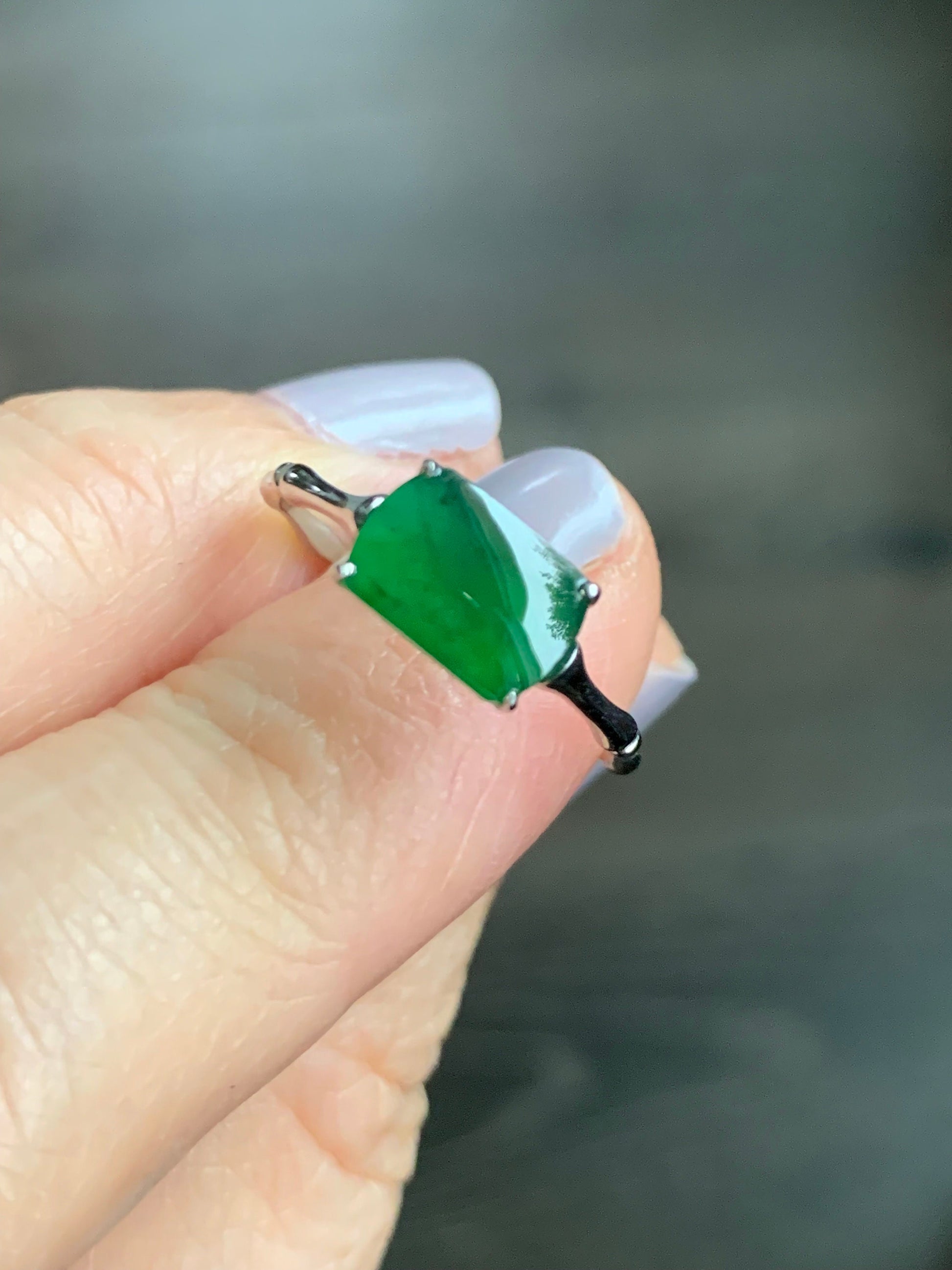 Certified Natural Guatemalan Icy Translucent Vibrant Green Jadeite Saddle Cut Bamboo Ring 18K White Gold size 7.25 天然高冰危绿翡翠马鞍戒面竹节镶嵌戒指 7419