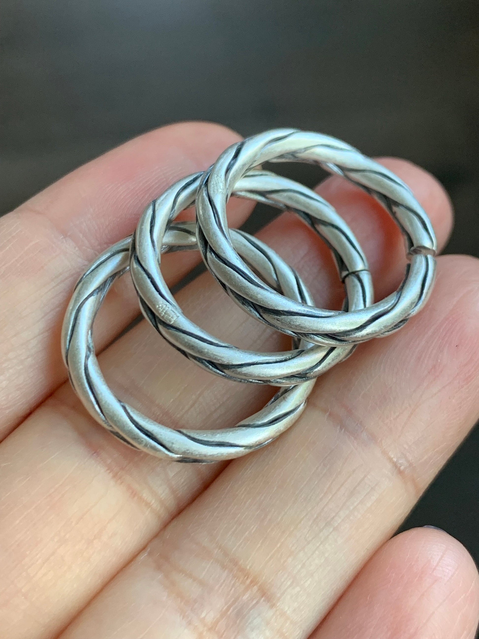 Solid 999 Sterling Silver Handcrafted Braided Band Ring Size 7.25 Adjustable 4 grams Must-Have! 999足银麻花款圆条戒圈