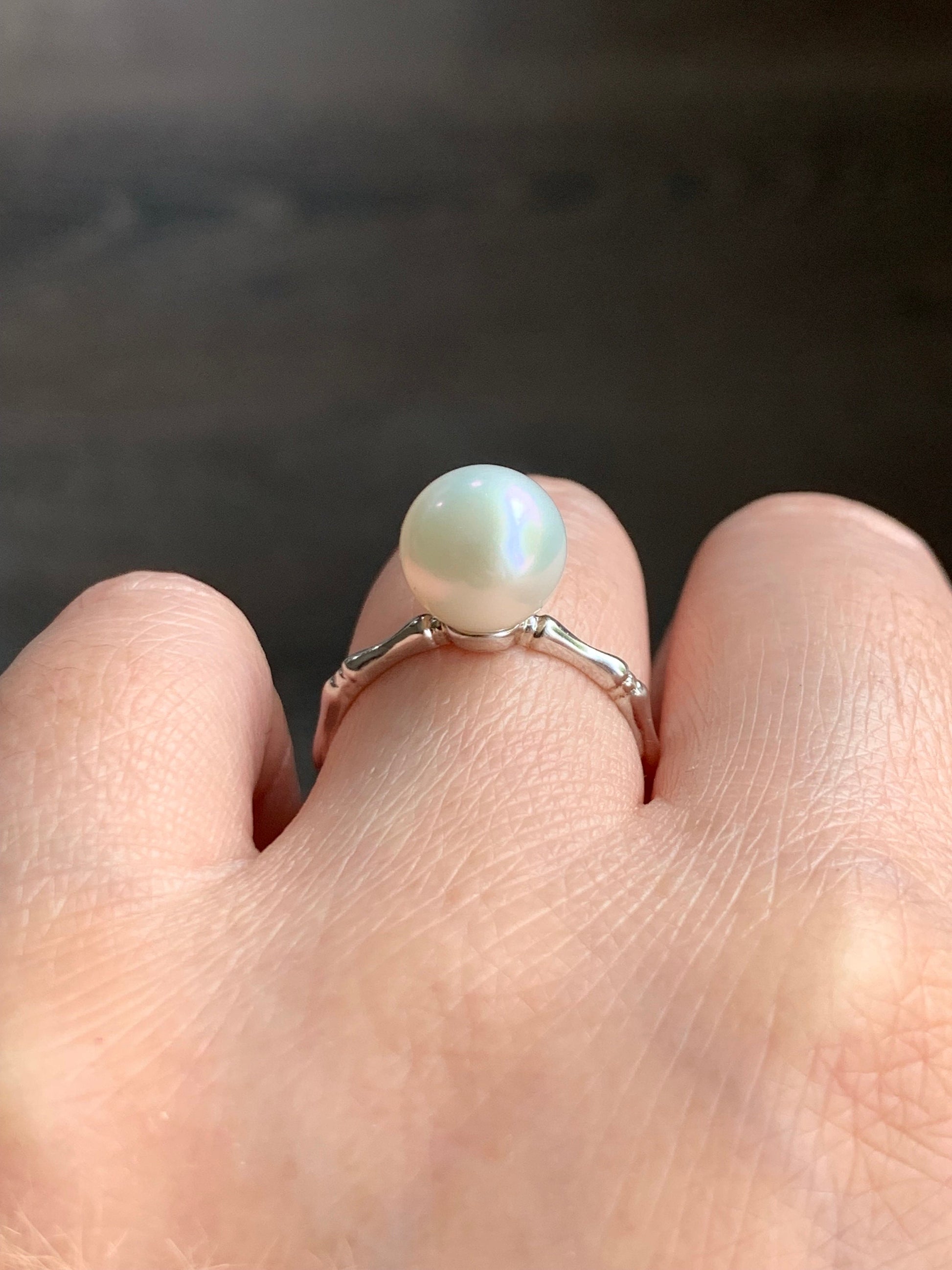Natural Genuine Freshwater White Round Pearl Solitaire Ring with Bamboo Design Band Sterling Silver Adjustable 9.5mm 天然淡水白色圆珍珠银镶竹节款戒指 BZJ100