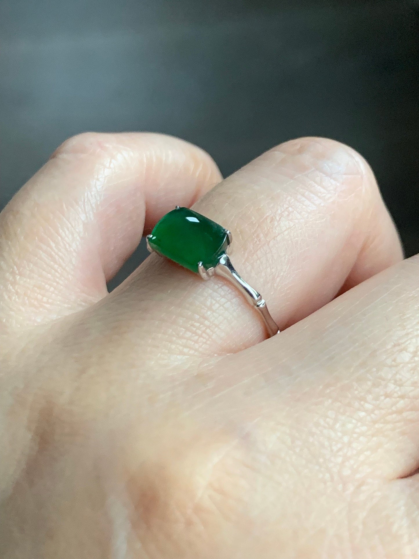 Certified Natural Guatemalan Icy Translucent Vibrant Green Jadeite Saddle Cut Bamboo Ring 18K White Gold size 7.25 天然高冰危绿翡翠马鞍戒面竹节镶嵌戒指 7419