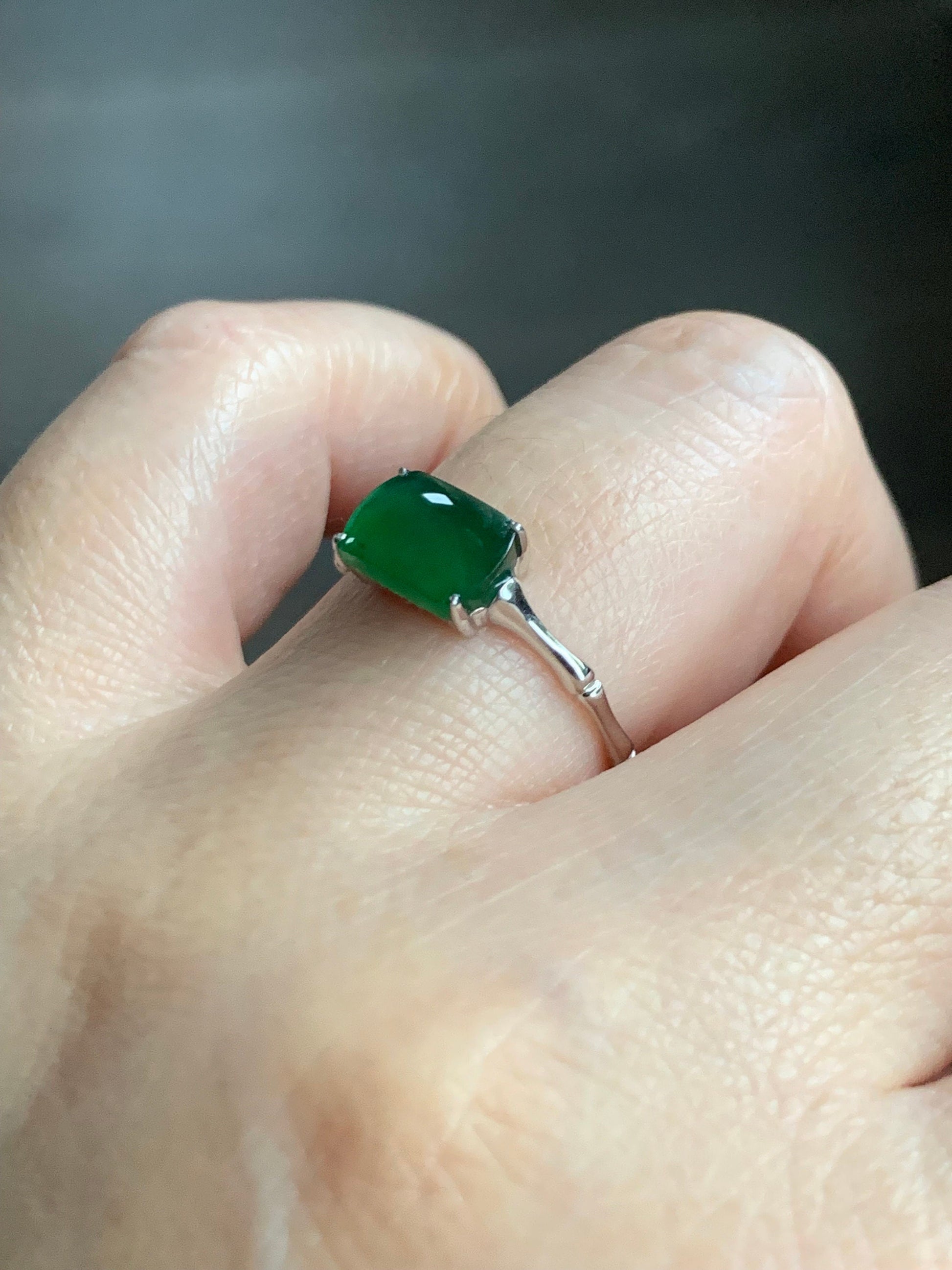 Certified Natural Guatemalan Icy Translucent Vibrant Green Jadeite Saddle Cut Bamboo Ring 18K White Gold size 7.25 天然高冰危绿翡翠马鞍戒面竹节镶嵌戒指 7419