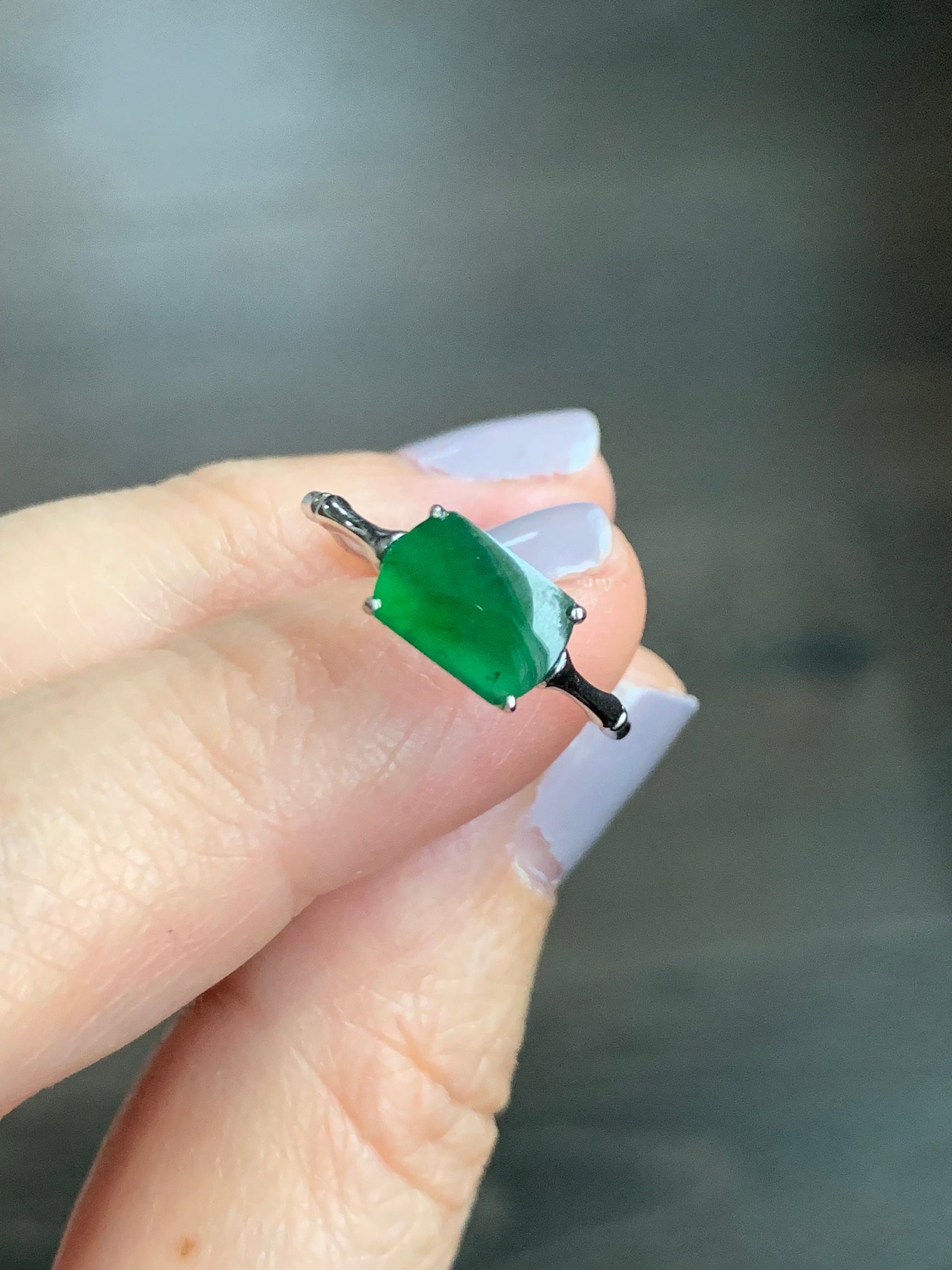 Certified Natural Guatemalan Icy Translucent Vibrant Green Jadeite Saddle Cut Bamboo Ring 18K White Gold size 7.25 天然高冰危绿翡翠马鞍戒面竹节镶嵌戒指 7419