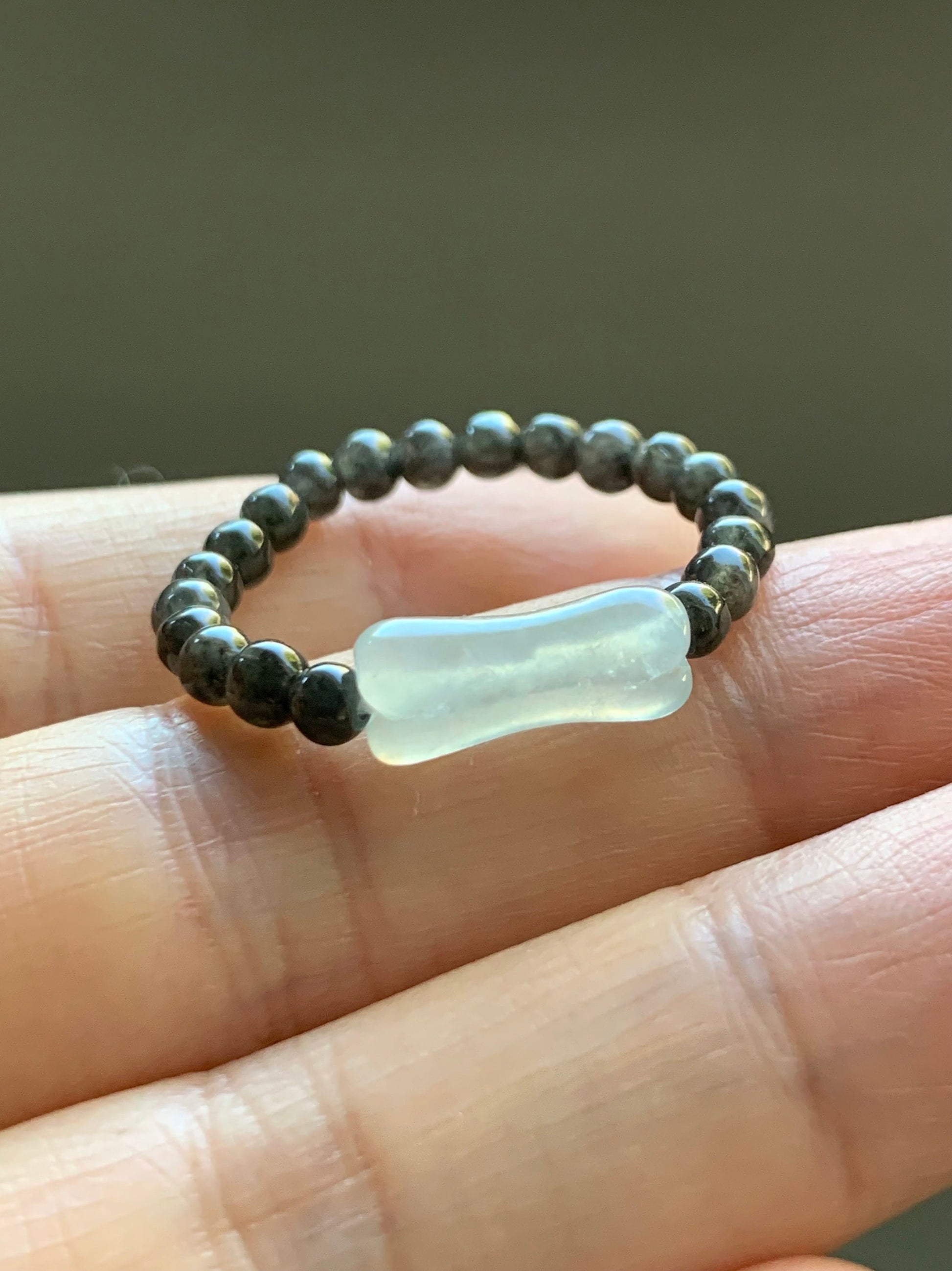 Natural Burmese Icy Translucent White Jadeite Petite Beads & Light Blue Turtle Shell Beaded Ring size 10.5 Stretchy 天然缅甸白冰起光翡翠小骨头戒圈