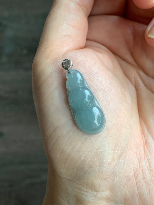Natural Guatemalan Icy Translucent Light Dusty Blue Jadeite Peapod Pendant 18K White Gold 天然冰危蓝翡翠福豆吊坠 BTH113 A