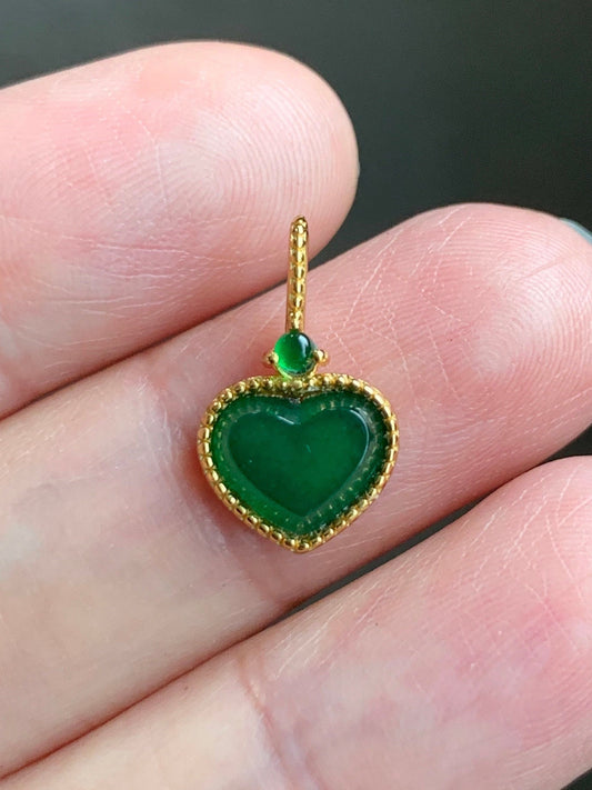 Natural Guatemalan Icy Highly Translucent Vibrant Green Jadeite Faceted Heart Pendant Sterling Silver Yellow Gold Finish 天然冰危绿翡翠爱心蛋面银镶吊坠 B