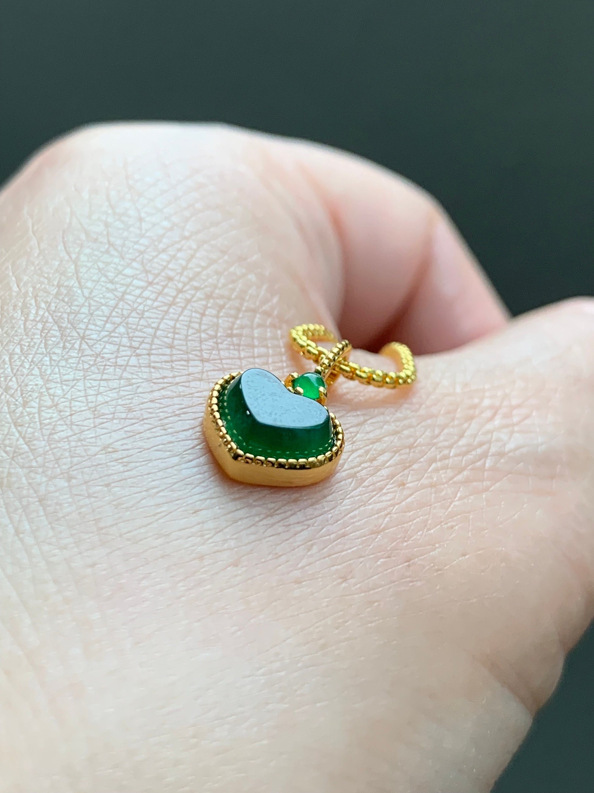 Natural Guatemalan Icy Highly Translucent Vibrant Green Jadeite Faceted Heart Pendant Sterling Silver Yellow Gold Finish 天然冰危绿翡翠爱心蛋面银镶吊坠 A