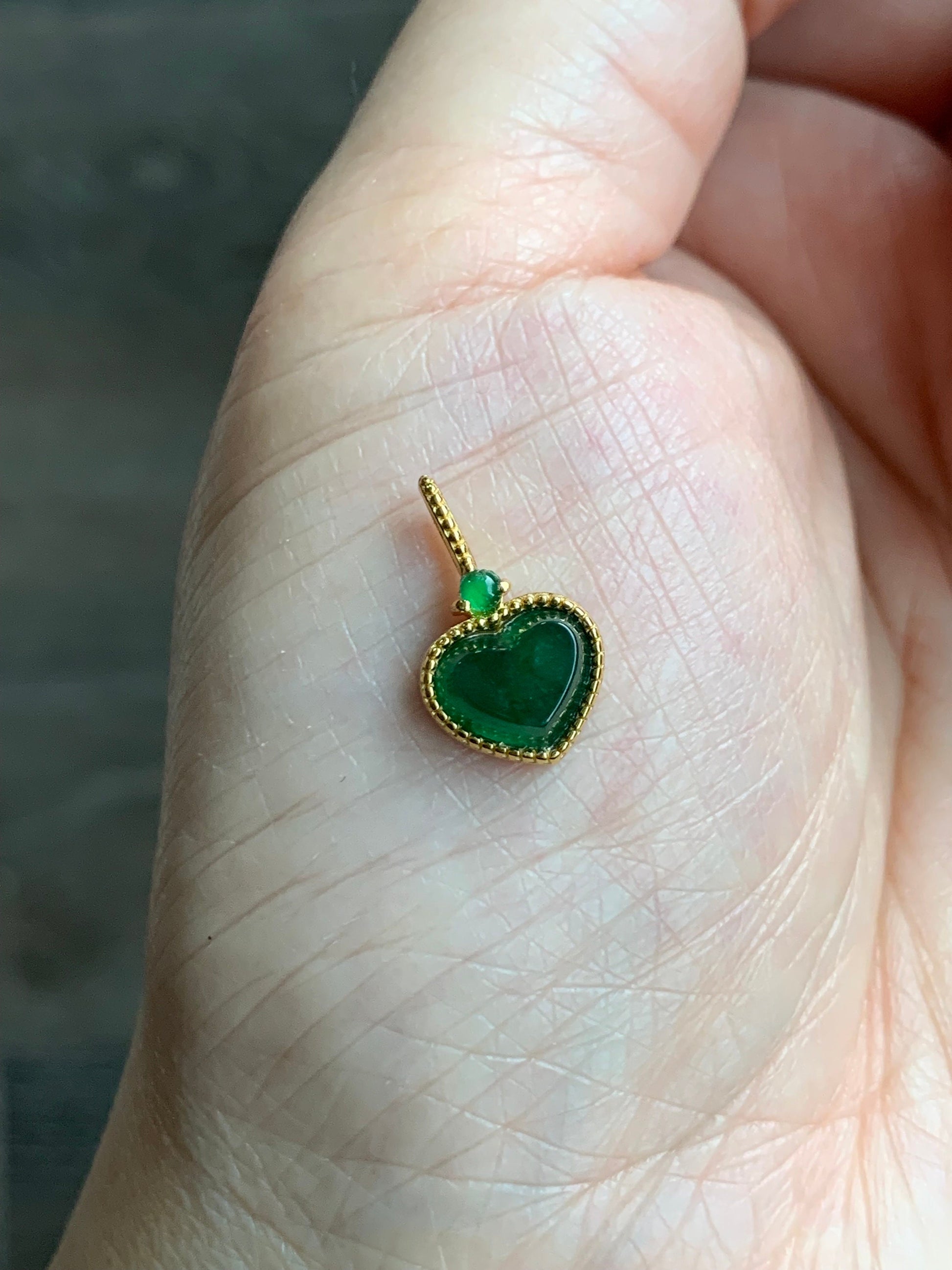 Natural Guatemalan Icy Highly Translucent Vibrant Green Jadeite Faceted Heart Pendant Sterling Silver Yellow Gold Finish 天然冰危绿翡翠爱心蛋面银镶吊坠 A