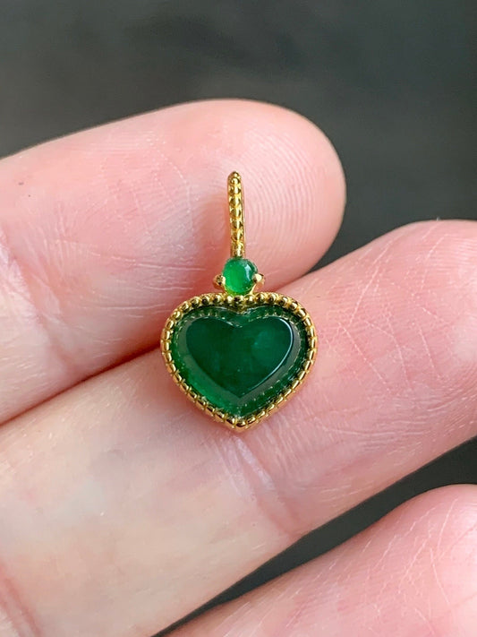 Natural Guatemalan Icy Highly Translucent Vibrant Green Jadeite Faceted Heart Pendant Sterling Silver Yellow Gold Finish 天然冰危绿翡翠爱心蛋面银镶吊坠 A