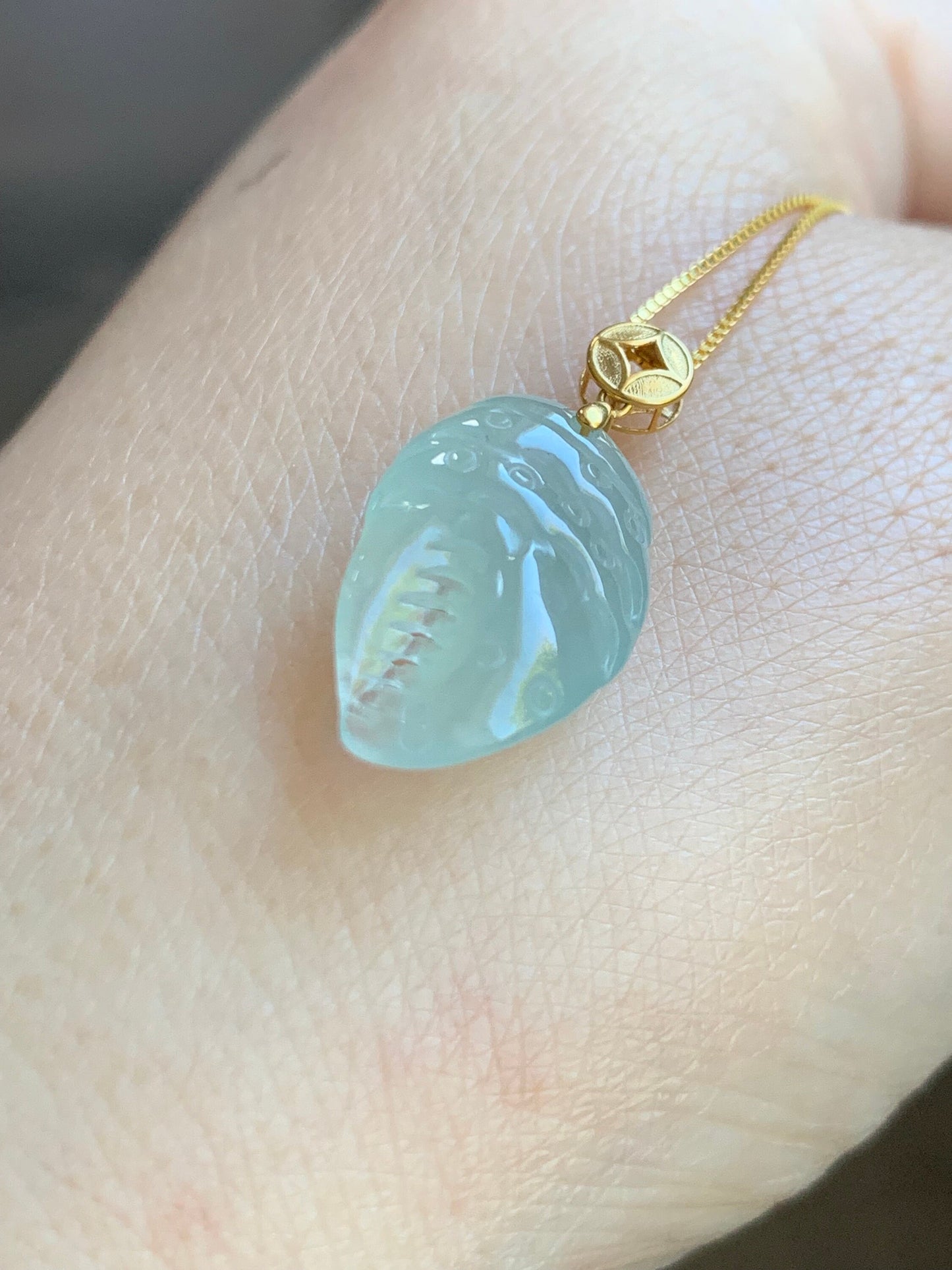 Natural Burmese Grade A Premium Icy Highly Translucent Light Green Jadeite Crab Claw Pendant 18K Yellow Gold Bail 天然缅甸起冰起光晴底翡翠蟹钳镶嵌吊坠