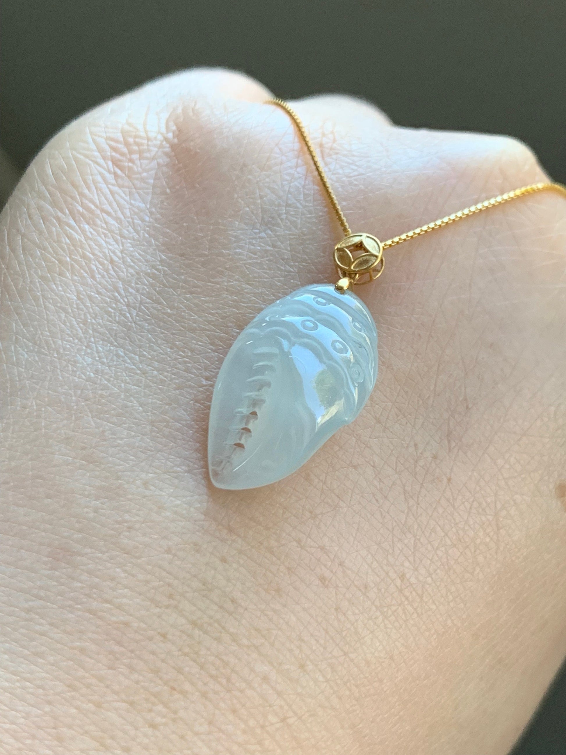 Natural Burmese Grade A Premium Icy Highly Translucent White Jadeite Crab Claw Pendant 18K Yellow Gold Bail 天然缅甸起冰起光白冰翡翠蟹钳镶嵌吊坠