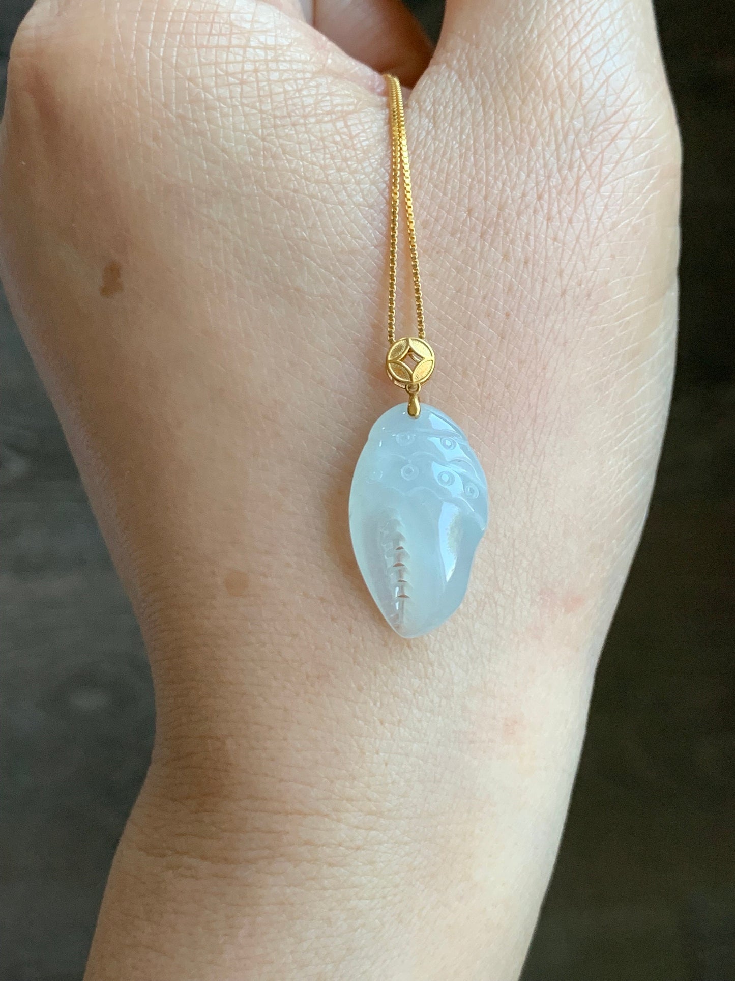 Natural Burmese Grade A Premium Icy Highly Translucent White Jadeite Crab Claw Pendant 18K Yellow Gold Bail 天然缅甸起冰起光白冰翡翠蟹钳镶嵌吊坠