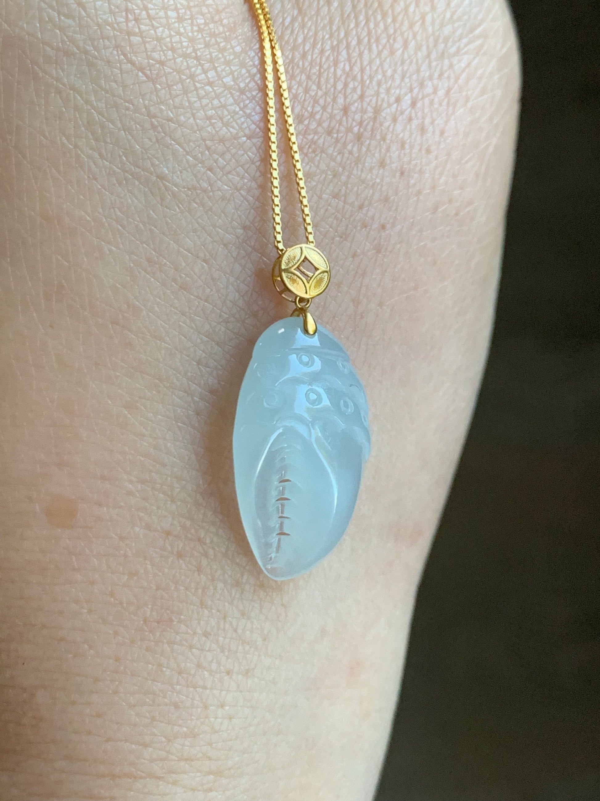 Natural Burmese Grade A Premium Icy Highly Translucent White Jadeite Crab Claw Pendant 18K Yellow Gold Bail 天然缅甸起冰起光白冰翡翠蟹钳镶嵌吊坠