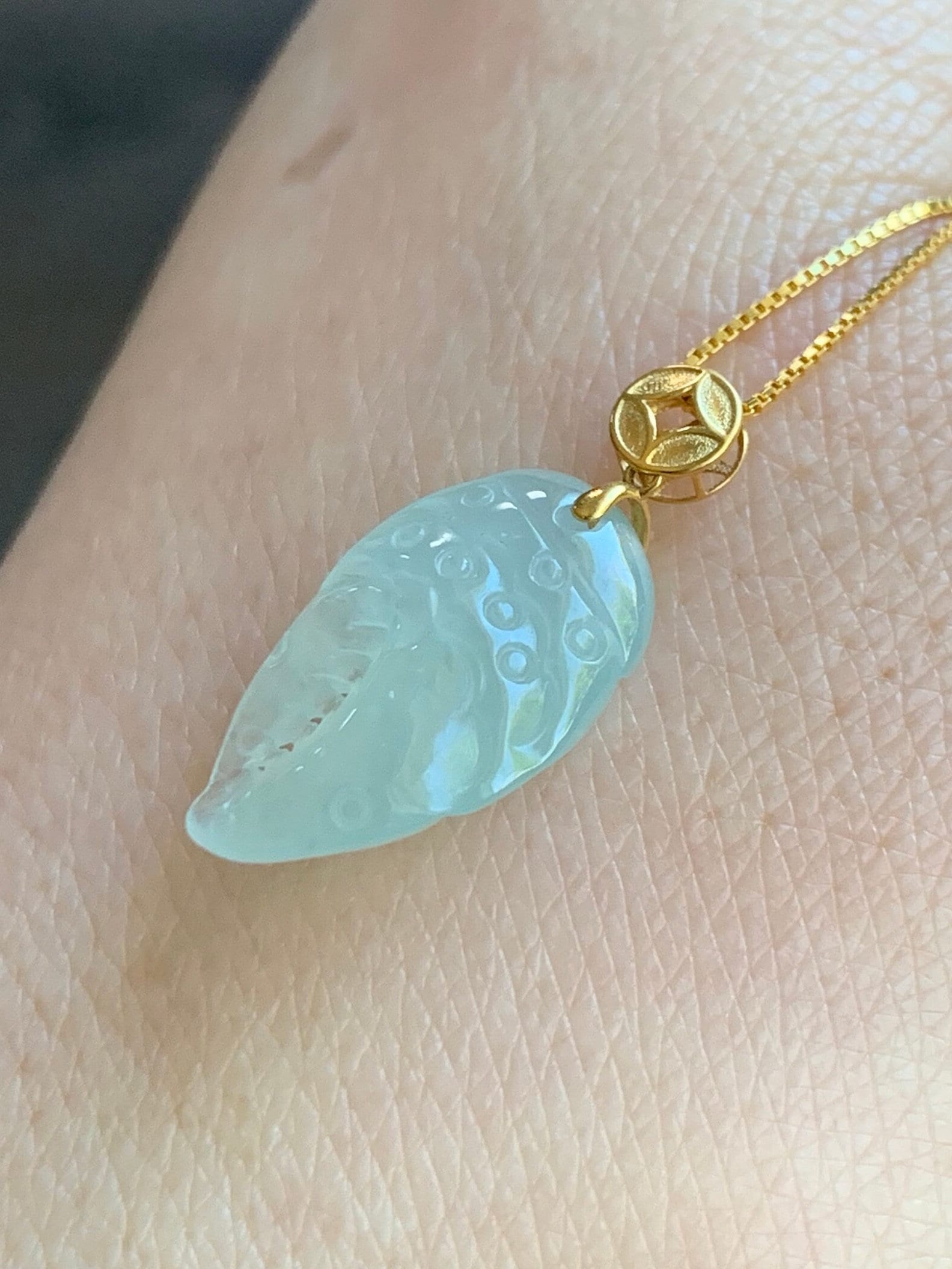 Natural Burmese Grade A Premium Icy Highly Translucent Light Green Jadeite Crab Claw Pendant 18K Yellow Gold Bail 天然缅甸起冰起光晴底翡翠蟹钳镶嵌吊坠