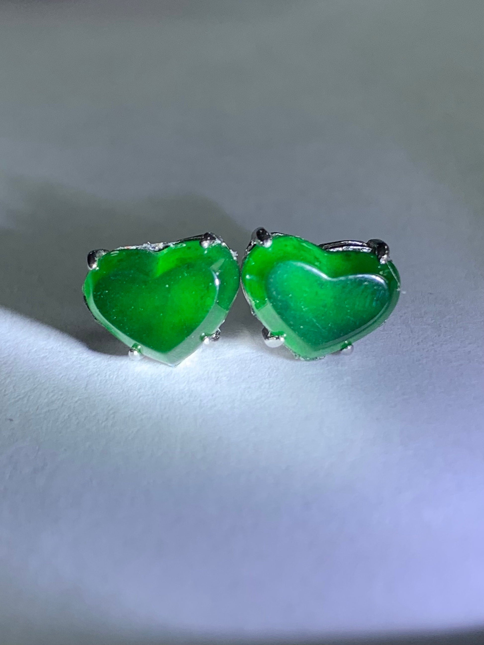 Natural Guatemalan Icy Highly Translucent Vibrant Green Jadeite Heart Shaped Stud Earrings S925 Sterling Silver 天然冰危绿翡翠爱心银耳钉