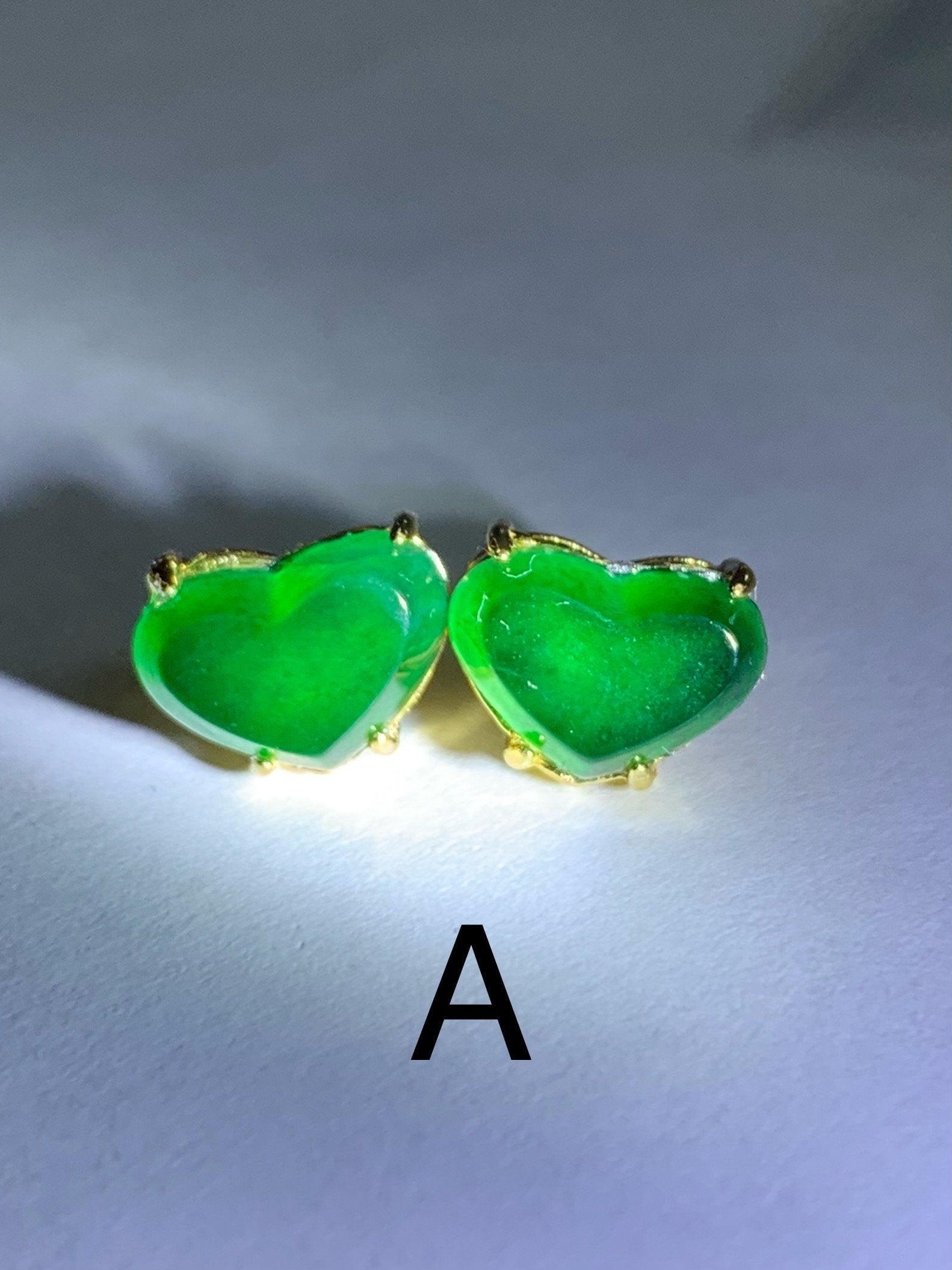 Natural Guatemalan Icy Highly Translucent Vibrant Green Jadeite Heart Shaped Stud Earrings Sterling Silver Yellow Gold Finish 天然冰危绿翡翠爱心银耳钉