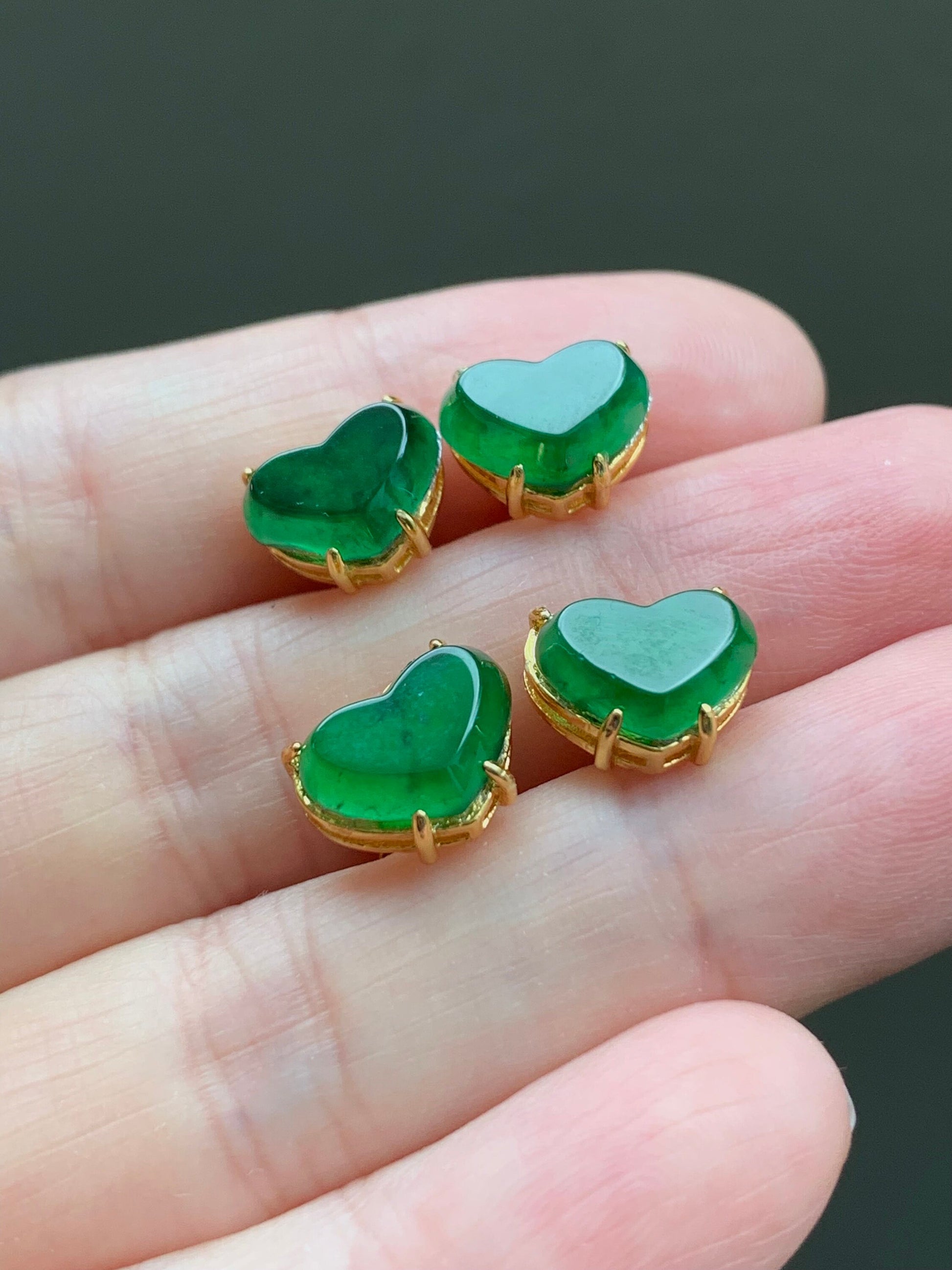 Natural Guatemalan Icy Highly Translucent Vibrant Green Jadeite Heart Shaped Stud Earrings Sterling Silver Yellow Gold Finish 天然冰危绿翡翠爱心银耳钉