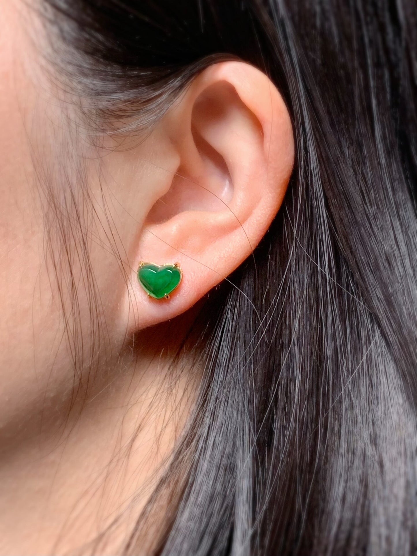 Natural Guatemalan Icy Highly Translucent Vibrant Green Jadeite Heart Shaped Stud Earrings Sterling Silver Yellow Gold Finish 天然冰危绿翡翠爱心银耳钉