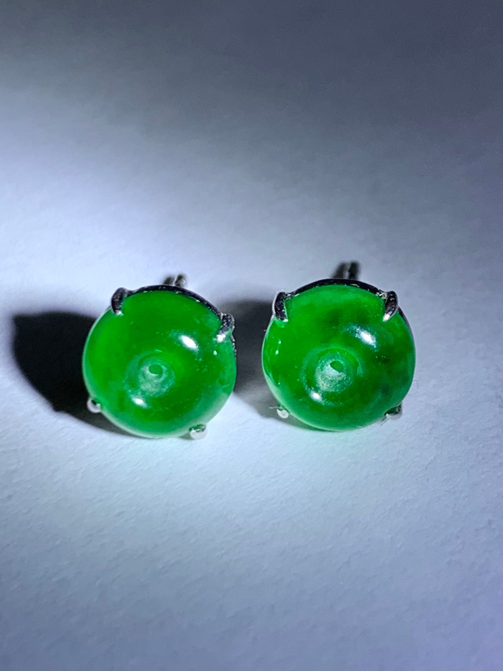 Certified Natural Guatemalan Icy Translucent Vibrant Green Jadeite Mini Ping An Kou Stud Earrings 18K White Gold 天然高冰危绿翡翠迷你平安扣镶嵌耳钉 7041