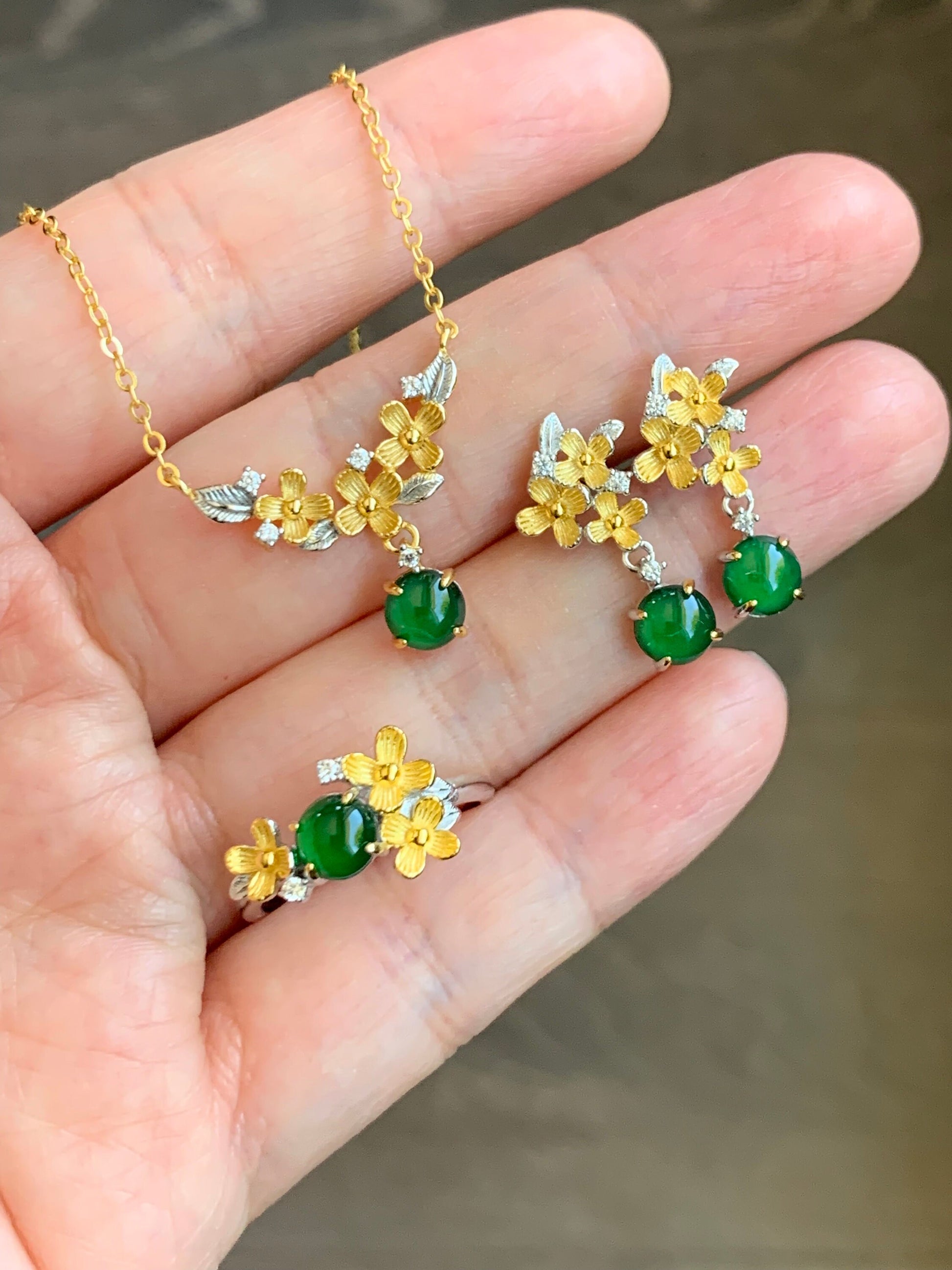 Natural Guatemalan Icy Translucent Vibrant Green Jadeite Spring Flower Pendant Necklace Sterling Silver Adjustable 16”-18.5” 天然高冰危绿翡翠银镶锁骨链