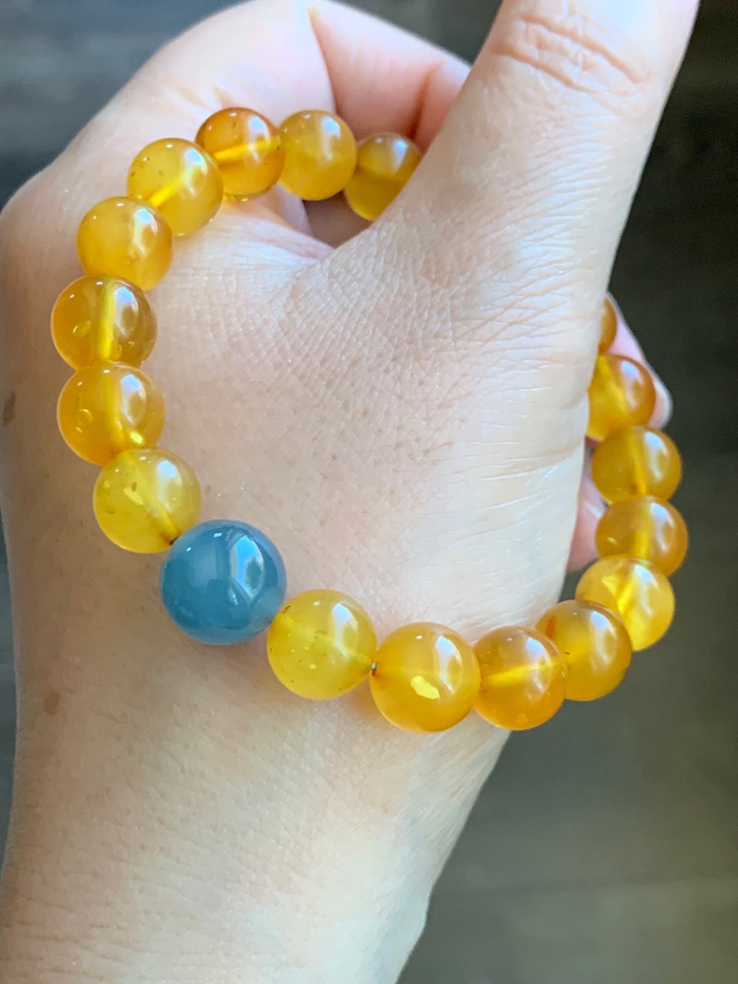Natural Guatemalan Premium Icy Light Blue Jadeite Bead Aged Fossilized Honeybee Wax Yellow Tree Resins Beaded Bracelet 7" 12g 天然冰危蓝翡翠珠蜜蜡珠手串
