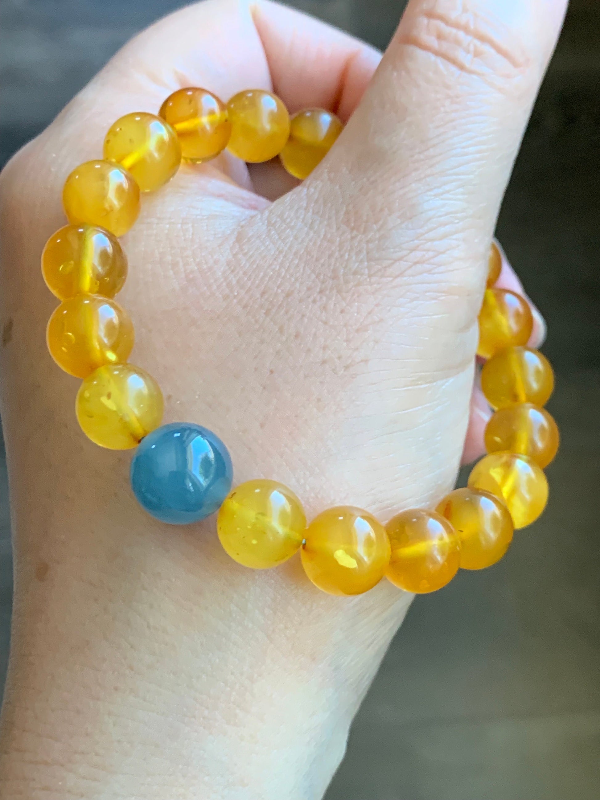 Natural Guatemalan Premium Icy Light Blue Jadeite Bead Aged Fossilized Honeybee Wax Yellow Tree Resins Beaded Bracelet 7" 12g 天然冰危蓝翡翠珠蜜蜡珠手串