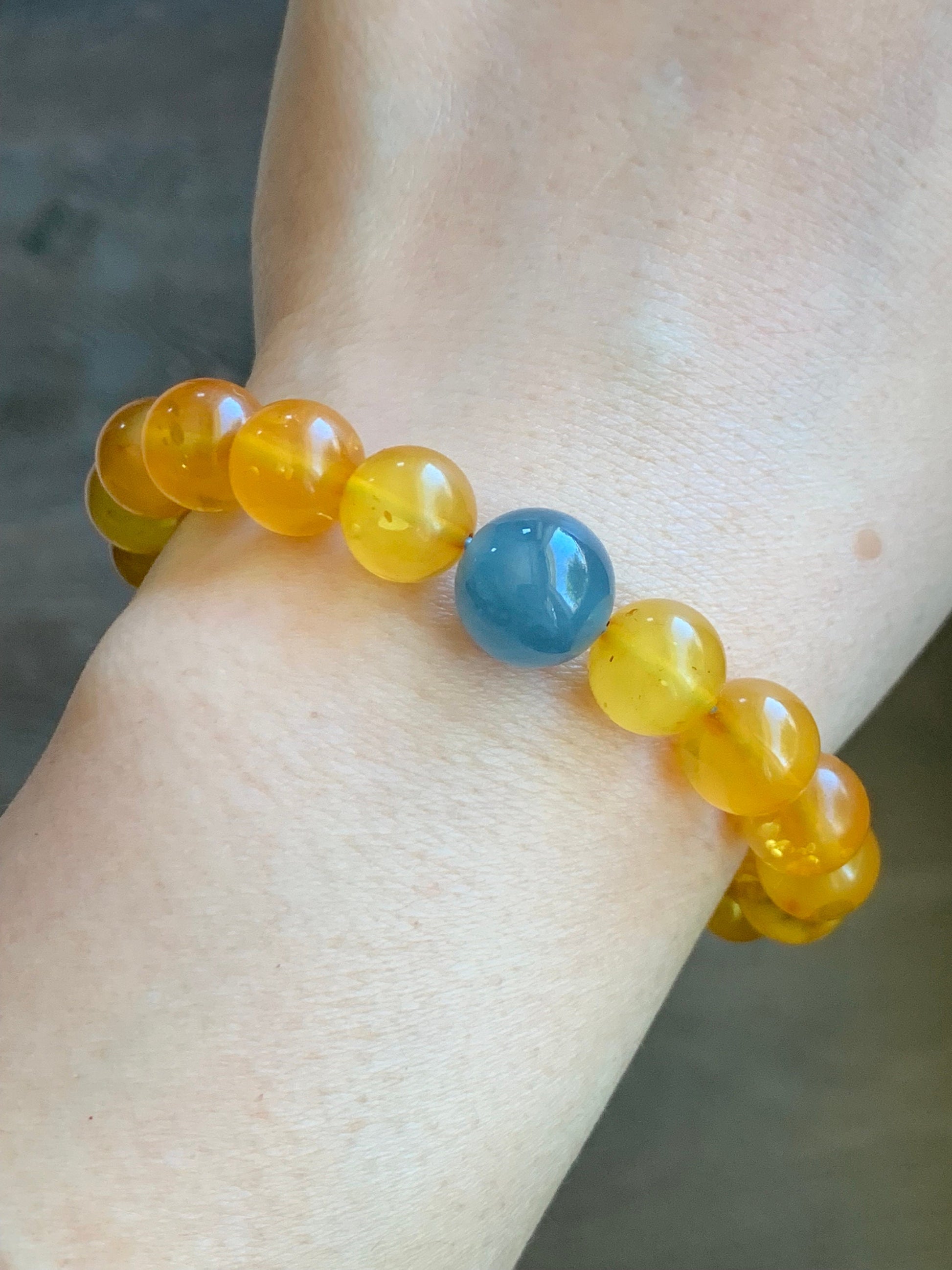 Natural Guatemalan Premium Icy Light Blue Jadeite Bead Aged Fossilized Honeybee Wax Yellow Tree Resins Beaded Bracelet 7" 12g 天然冰危蓝翡翠珠蜜蜡珠手串
