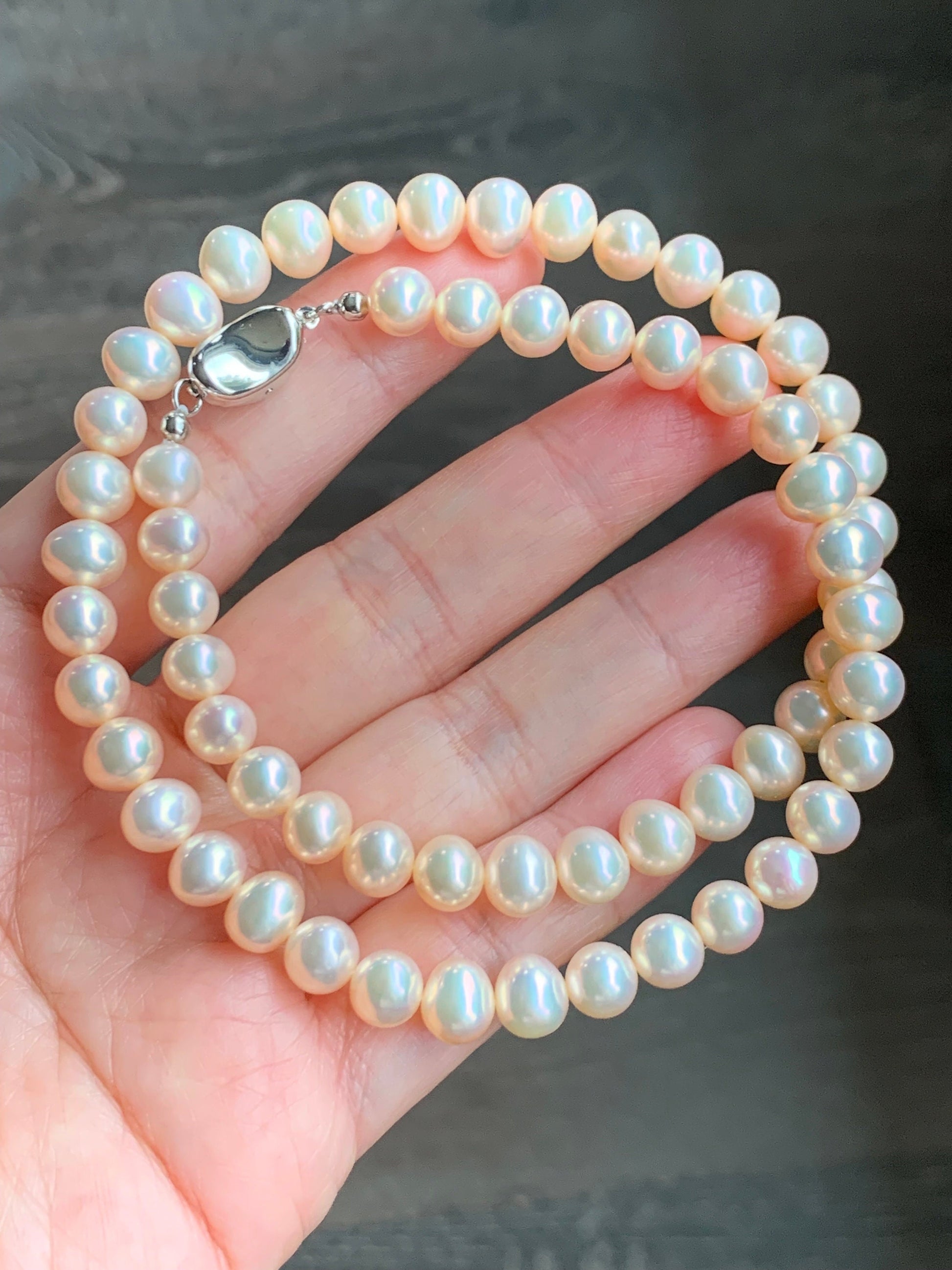 Natural Freshwater Light Champagne Candlelight Pearls Peachy Undertone Beaded Necklace Sterling Silver Clasp 7.6mm 17" 29g 天然淡水无核香槟色珍珠项链