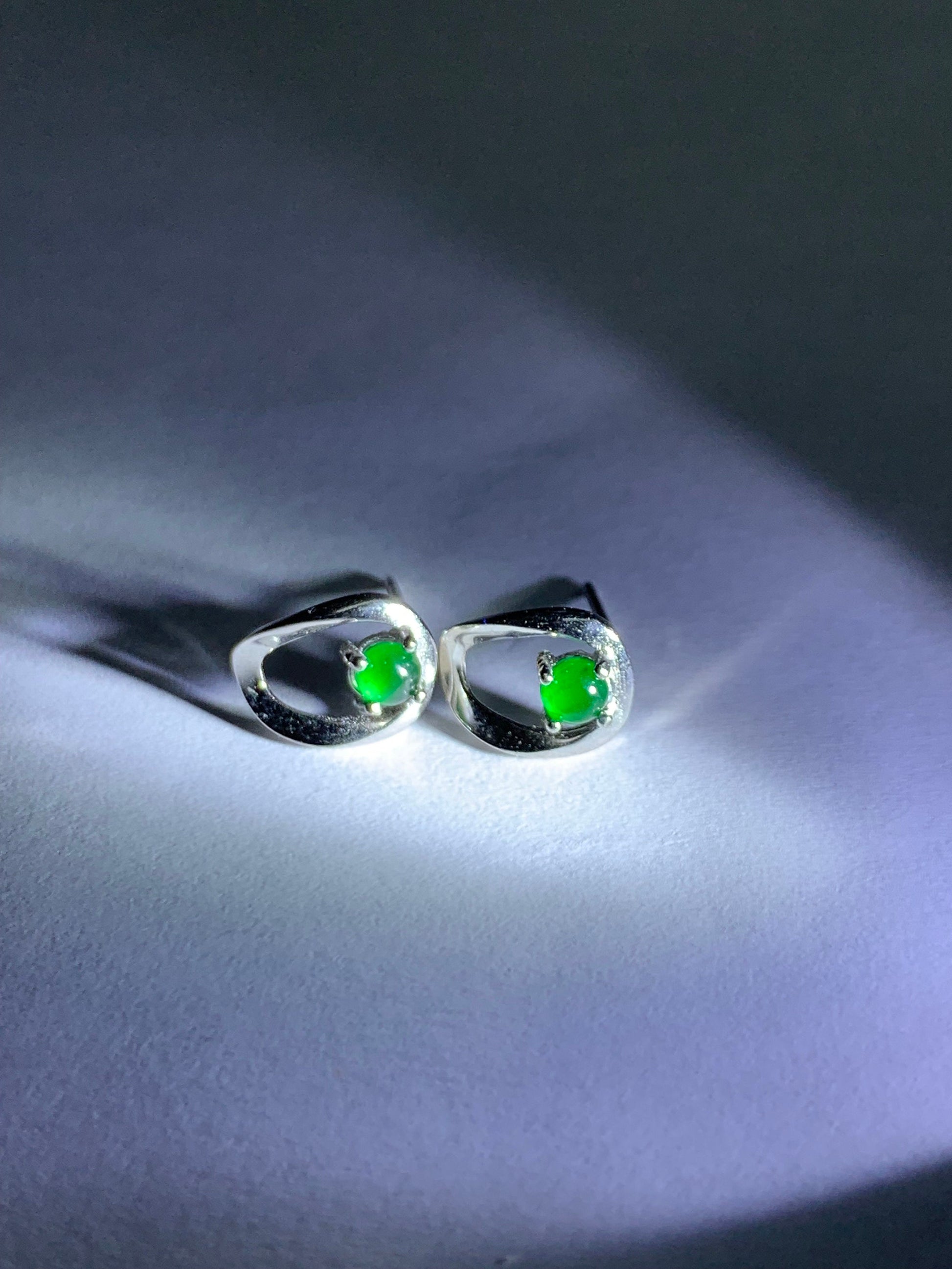 Petite Natural Guatemalan Icy Highly Translucent Vibrant Green Jadeite Stud Earrings S925 Silver Sterling 天然冰危绿翡翠银镶耳钉