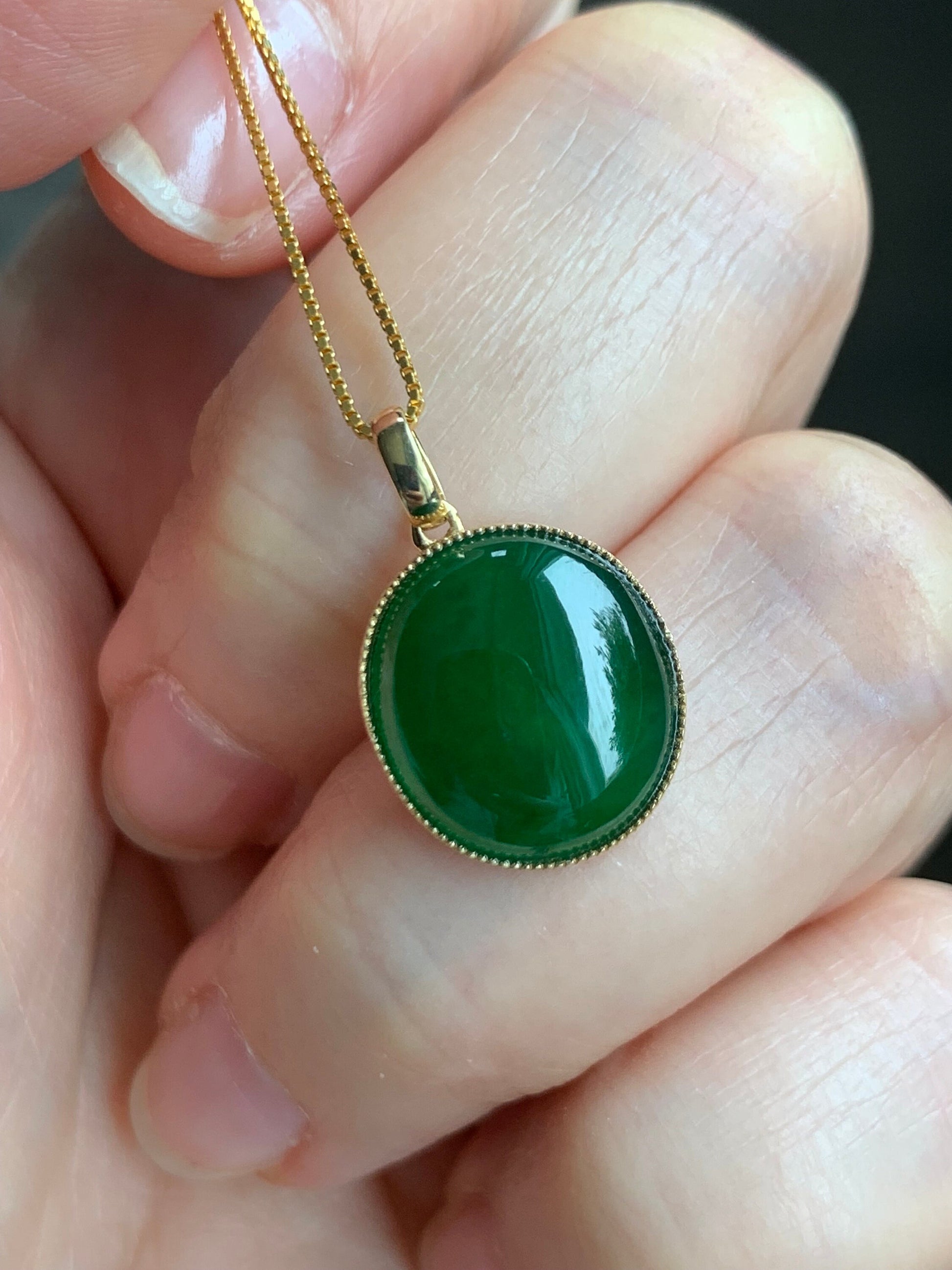 Certified Natural Guatemalan Icy Highly Translucent Vibrant Green Jadeite Oval Pendant 18K Yellow Gold 天然老种冰危绿翡翠镶嵌吊坠 1456