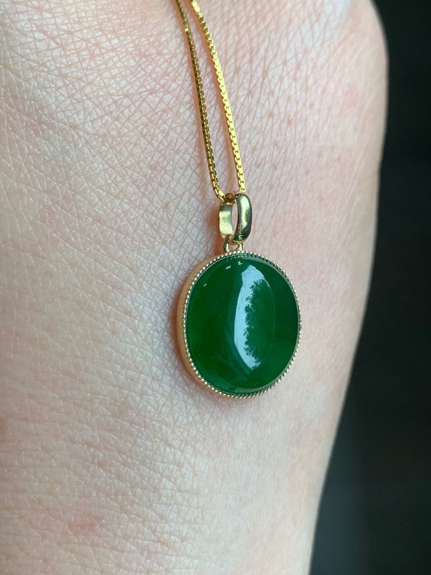 Certified Natural Guatemalan Icy Highly Translucent Vibrant Green Jadeite Oval Pendant 18K Yellow Gold 天然老种冰危绿翡翠镶嵌吊坠 1456
