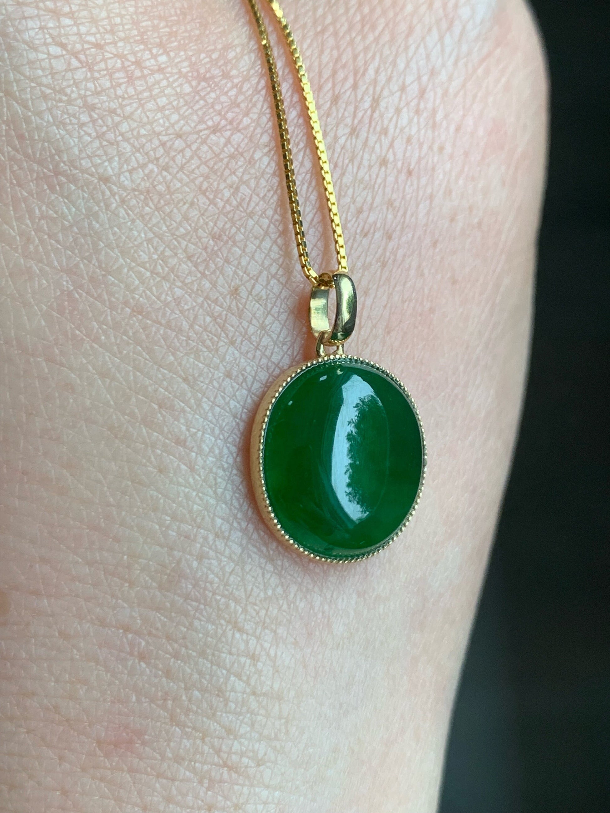 Certified Natural Guatemalan Icy Highly Translucent Vibrant Green Jadeite Oval Pendant 18K Yellow Gold 天然老种冰危绿翡翠镶嵌吊坠 1456