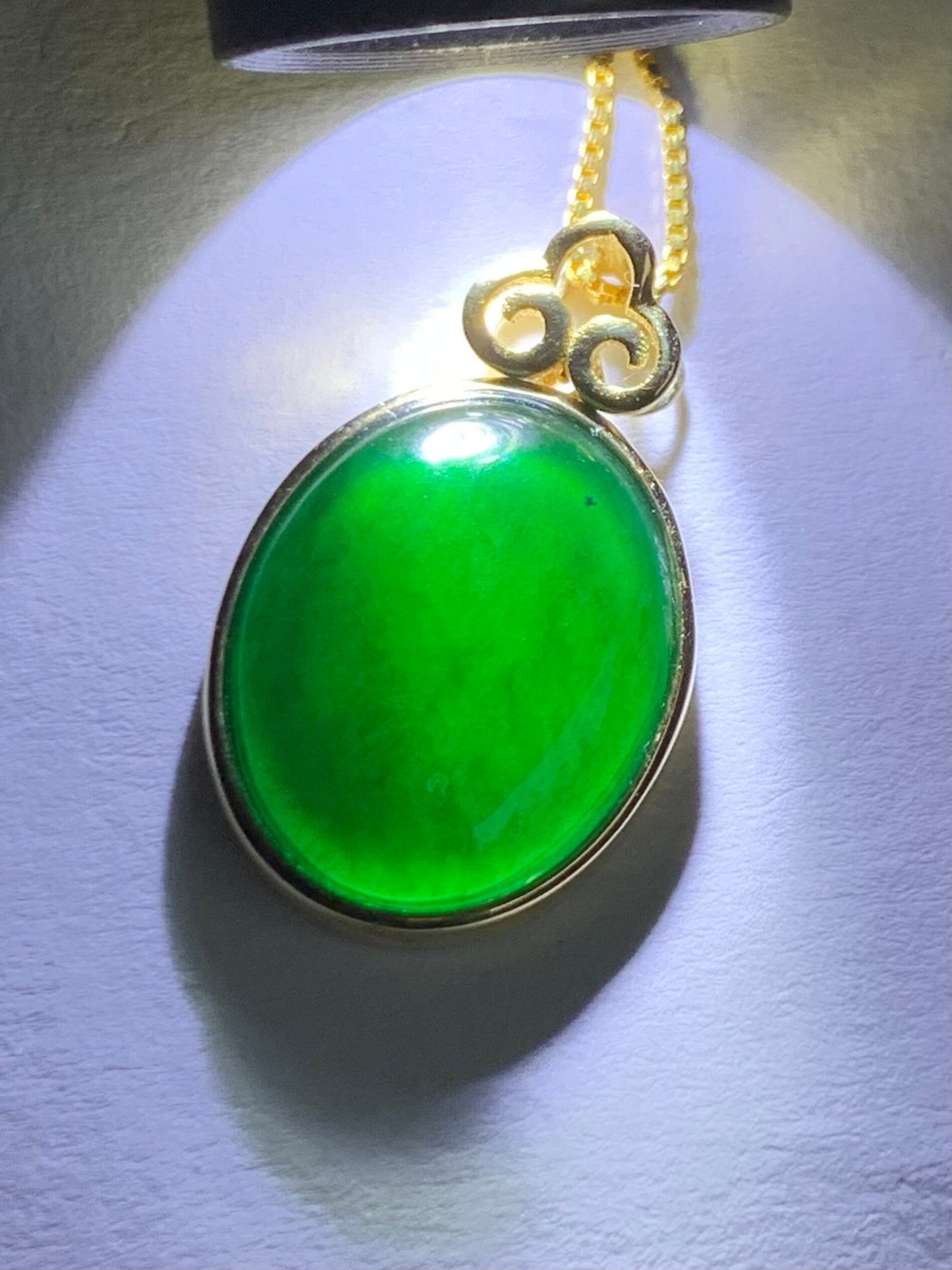 Certified Natural Guatemalan Icy Highly Translucent Vibrant Green Jadeite Oval Pendant 18K Yellow Gold Ruyi Design 天然老种冰危绿翡翠如意款镶嵌吊坠 1455