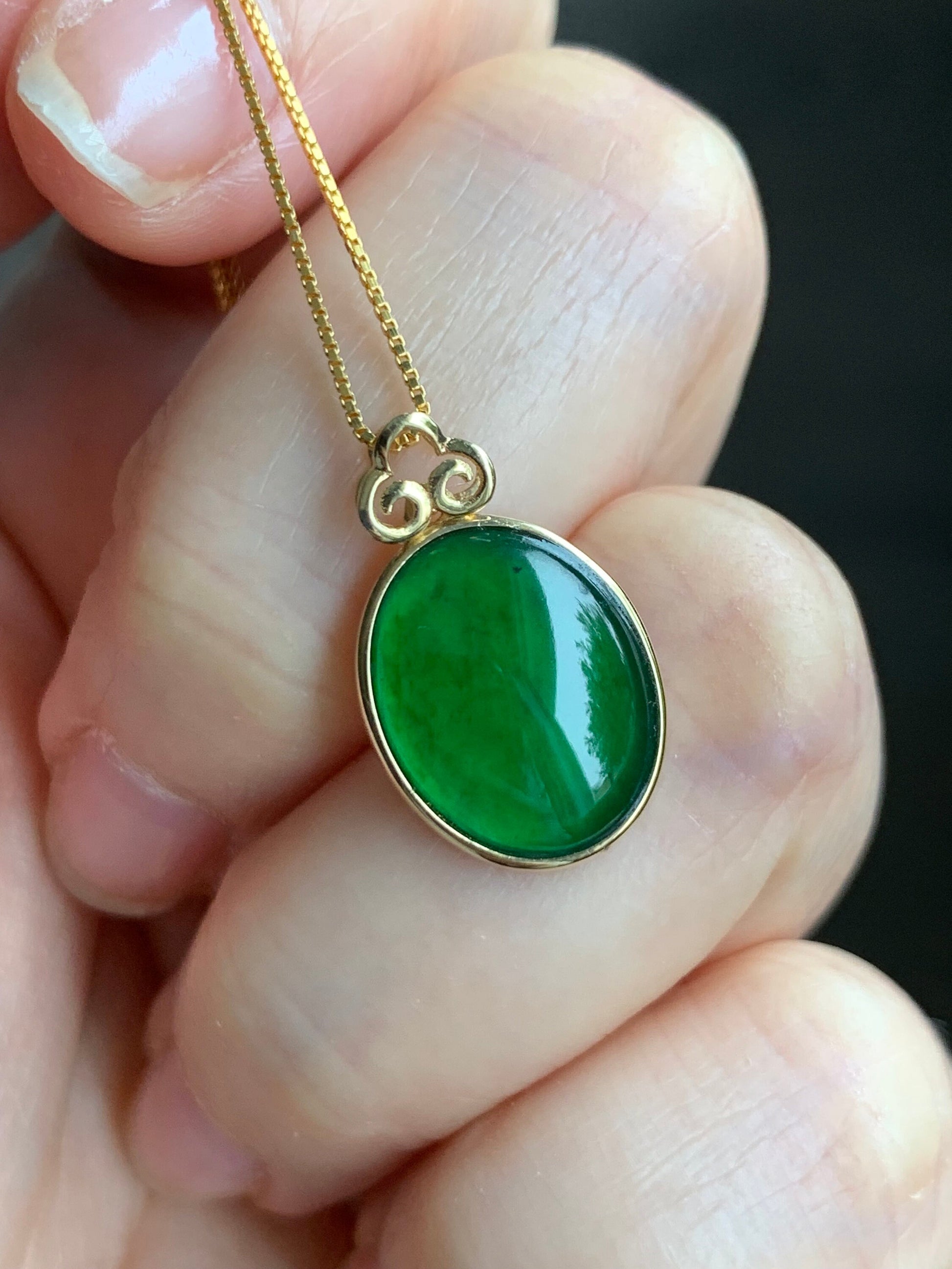 Certified Natural Guatemalan Icy Highly Translucent Vibrant Green Jadeite Oval Pendant 18K Yellow Gold Ruyi Design 天然老种冰危绿翡翠如意款镶嵌吊坠 1455