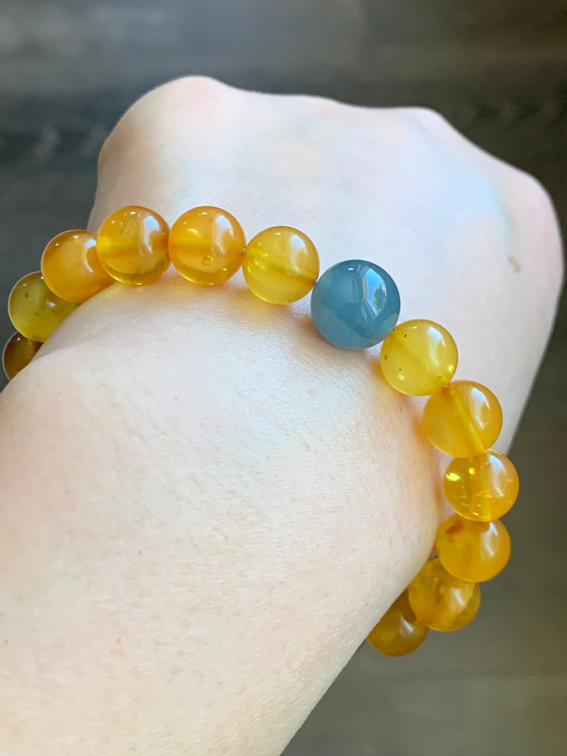 Natural Guatemalan Premium Icy Light Blue Jadeite Bead Aged Fossilized Honeybee Wax Yellow Tree Resins Beaded Bracelet 7" 12g 天然冰危蓝翡翠珠蜜蜡珠手串