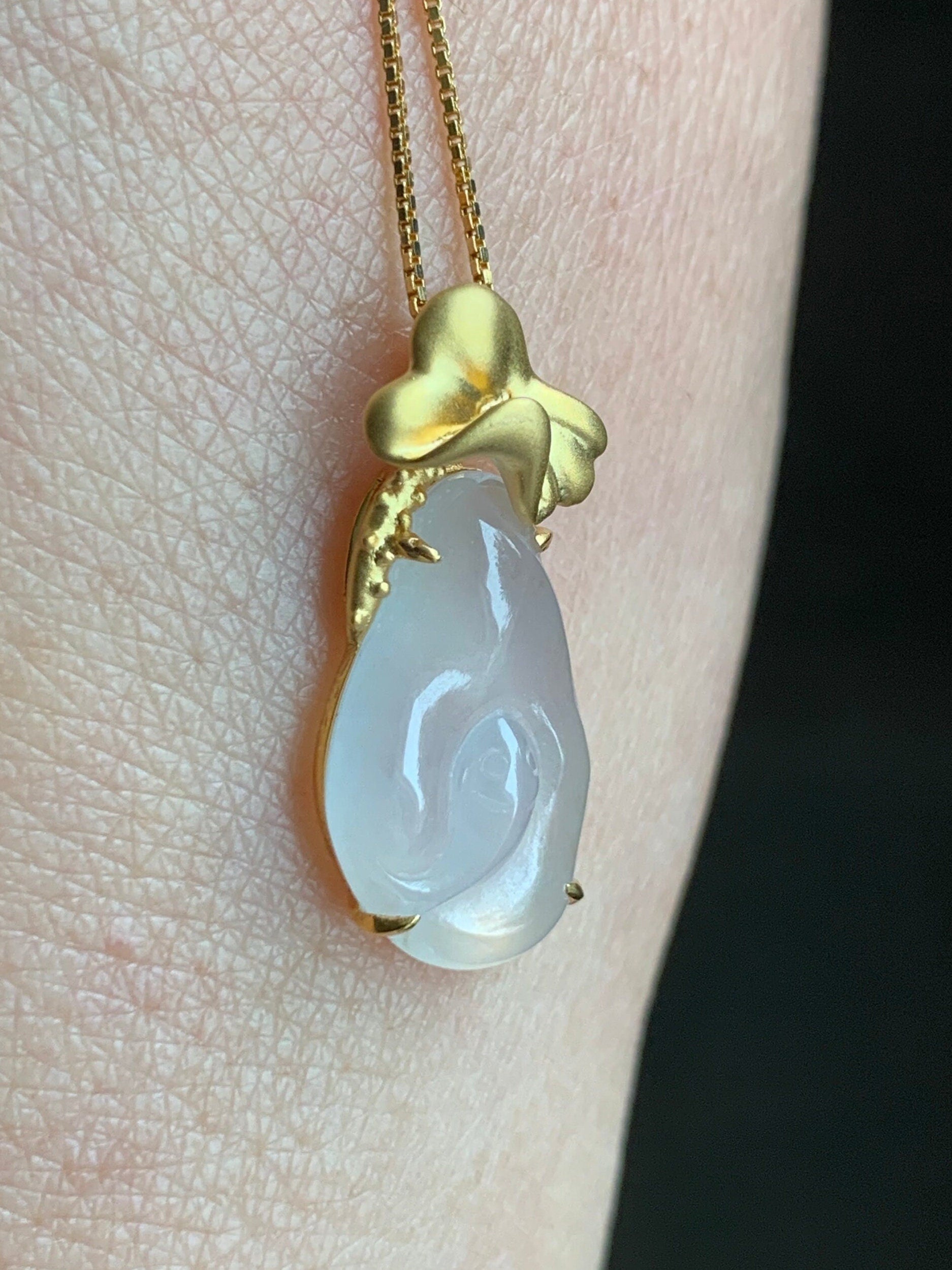 Certified Natural Burmese Icy Translucent Gelatinous Icy White Jadeite Koi Fish & Lily Pad Pendant 18K Yellow Gold 天然缅甸冰胶起光白冰翡翠荷叶鱼镶嵌吊 6846