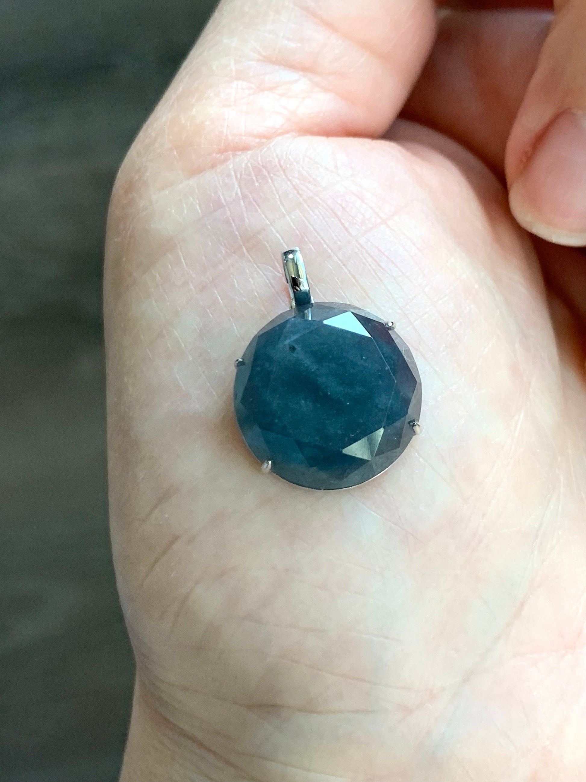 Certified Natural Guatemalan Icy Translucent Dark Blue Wuji Faceted Round Jadeite Pendant 18K White Gold 2.85g 天然冰危蓝乌鸡翡翠切割面蛋面镶嵌吊坠 1446