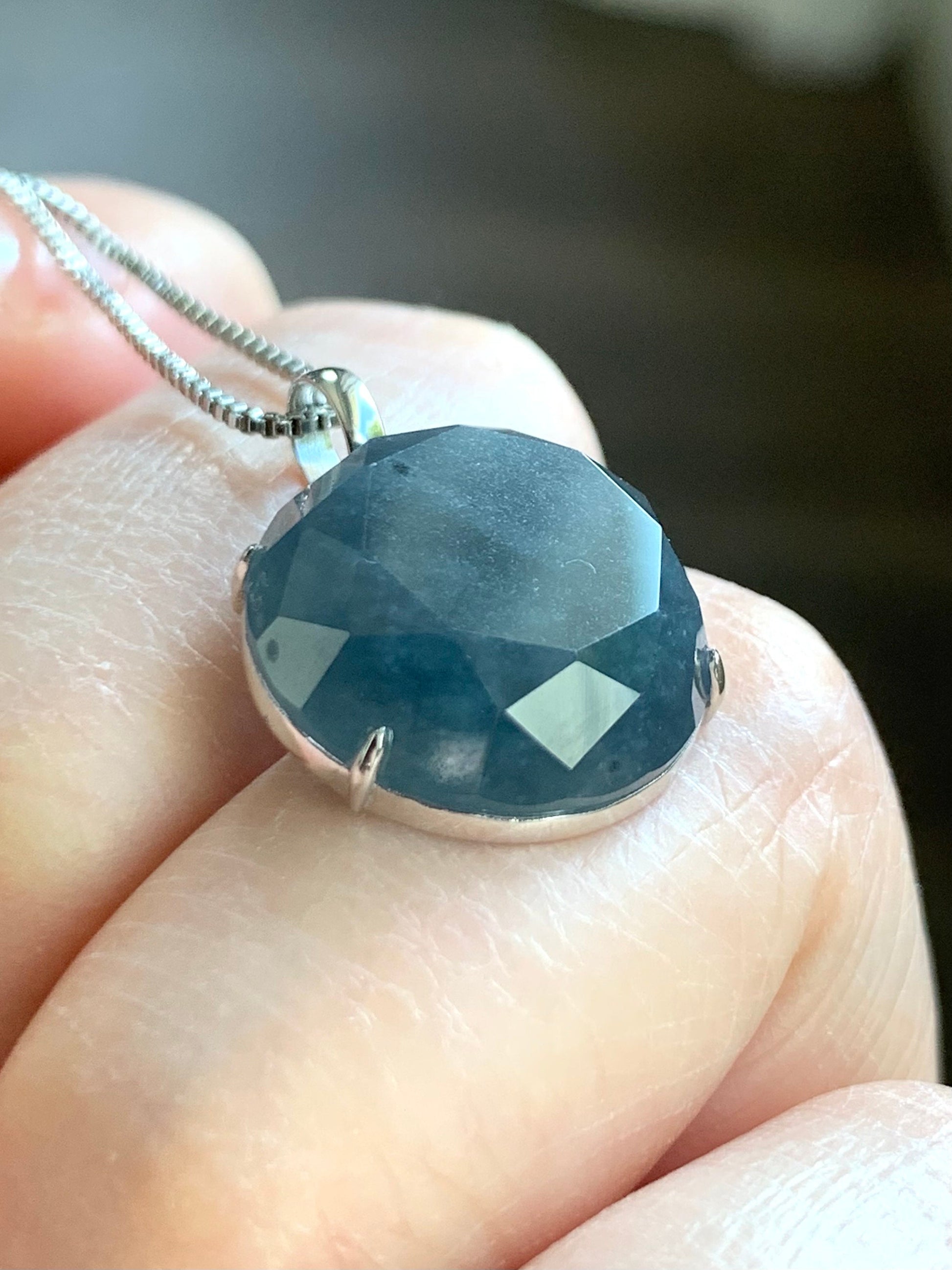 Certified Natural Guatemalan Icy Translucent Dark Blue Wuji Faceted Round Jadeite Pendant 18K White Gold 2.85g 天然冰危蓝乌鸡翡翠切割面蛋面镶嵌吊坠 1446